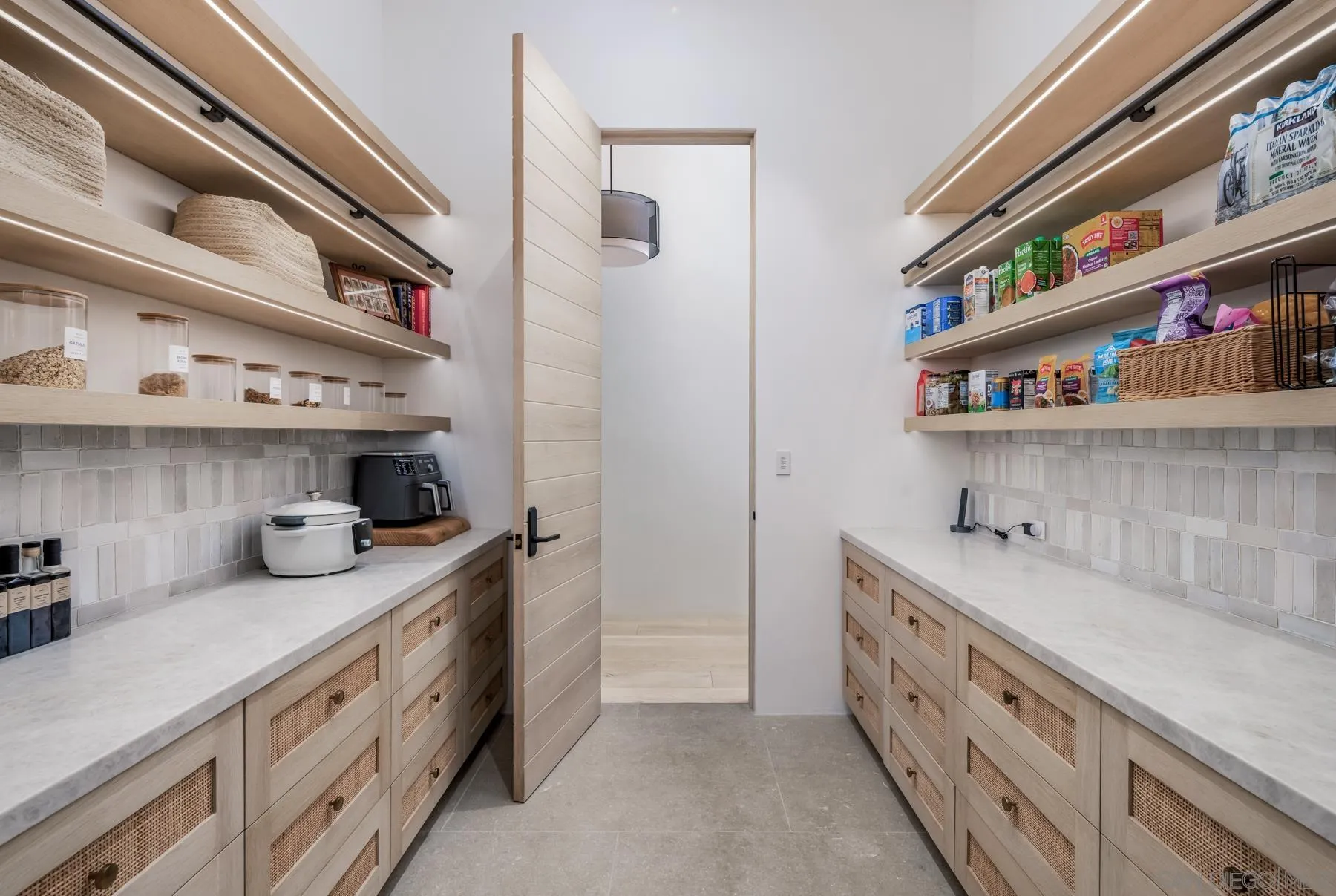 https://cdn.realtyfeed.com/cdn/127/260007132/0f6199586c6e6d4f108d858cd0add08e.webp