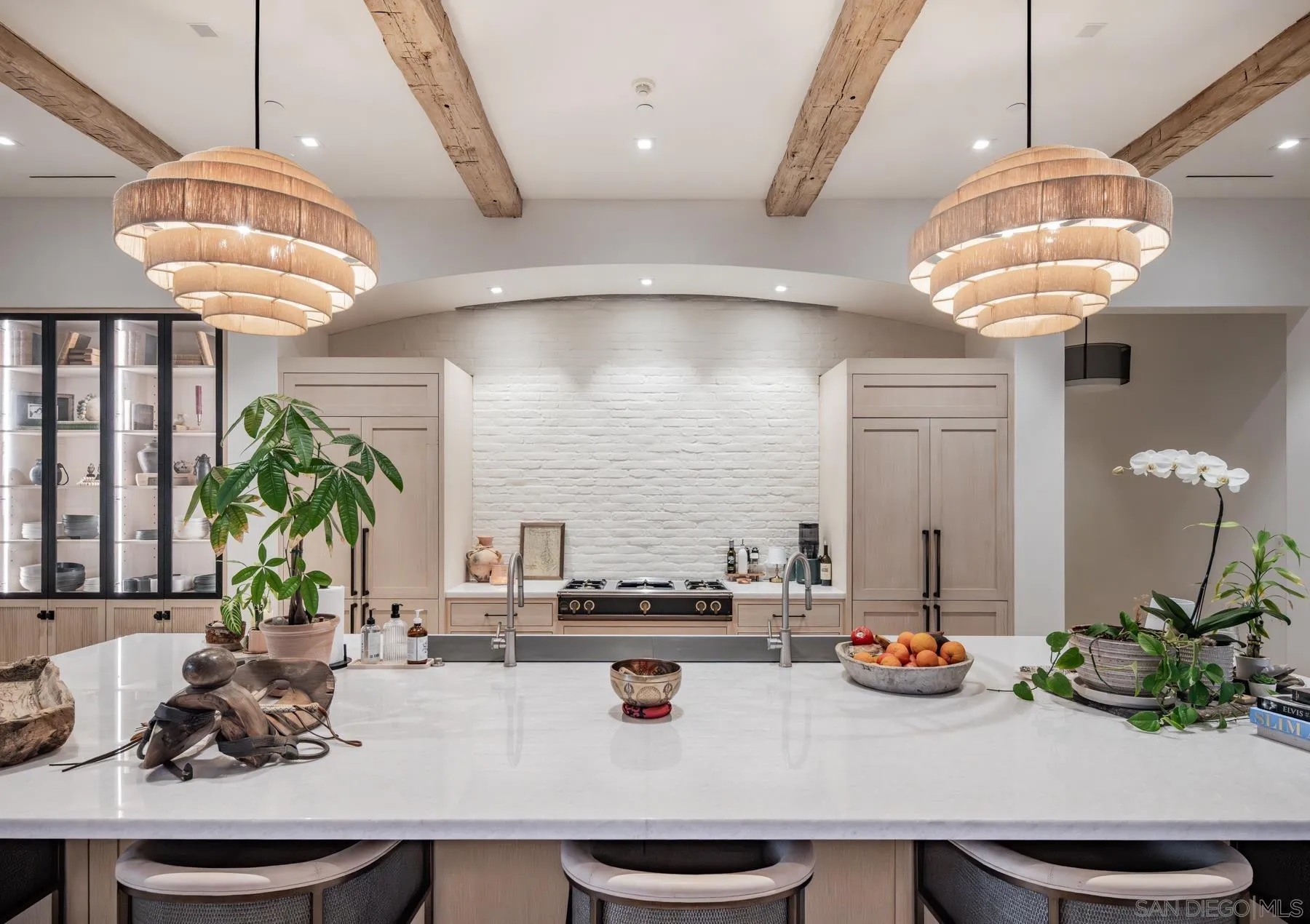 https://cdn.realtyfeed.com/cdn/127/260007132/115ba52fa9a5281e4c41f76e64250995.webp