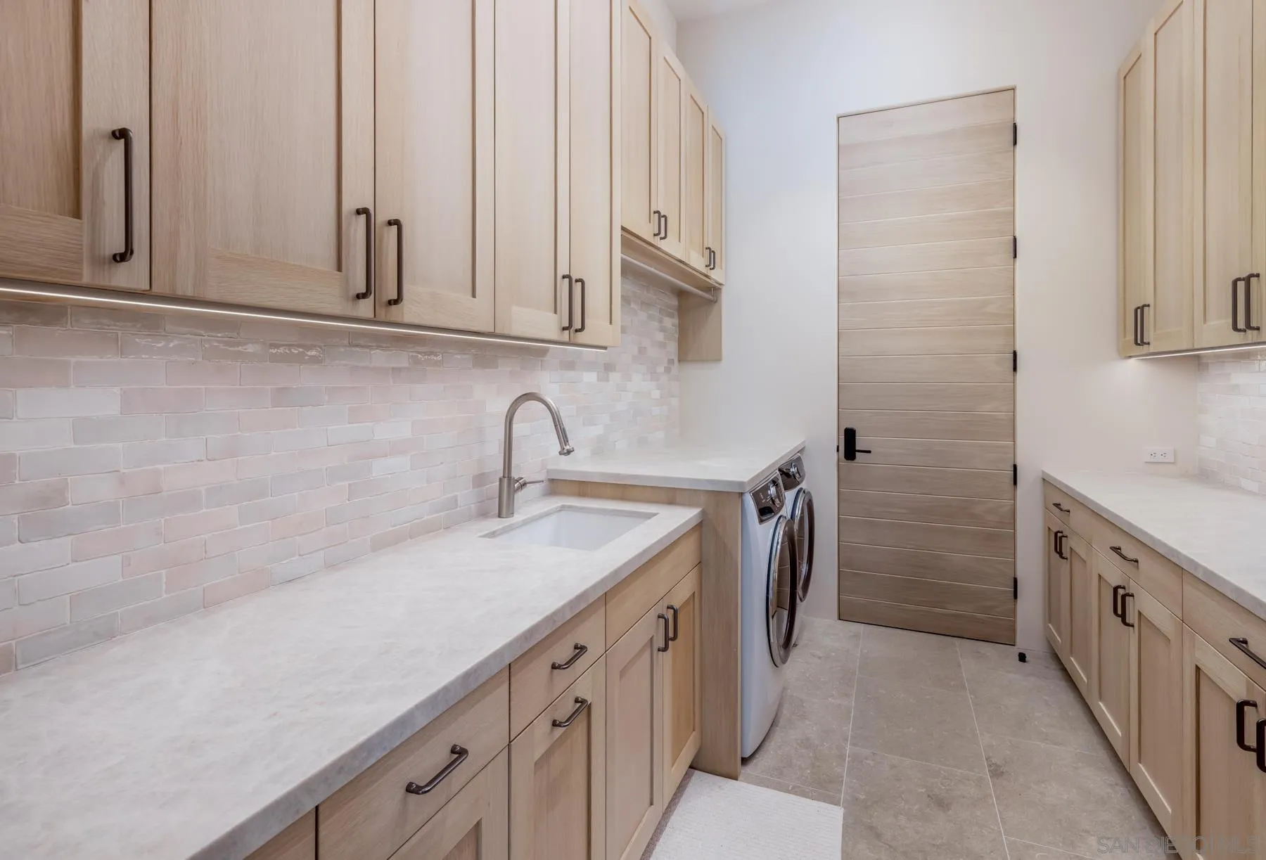 https://cdn.realtyfeed.com/cdn/127/260007132/19890ccb6171f9b9af9f276bde2f734a.webp