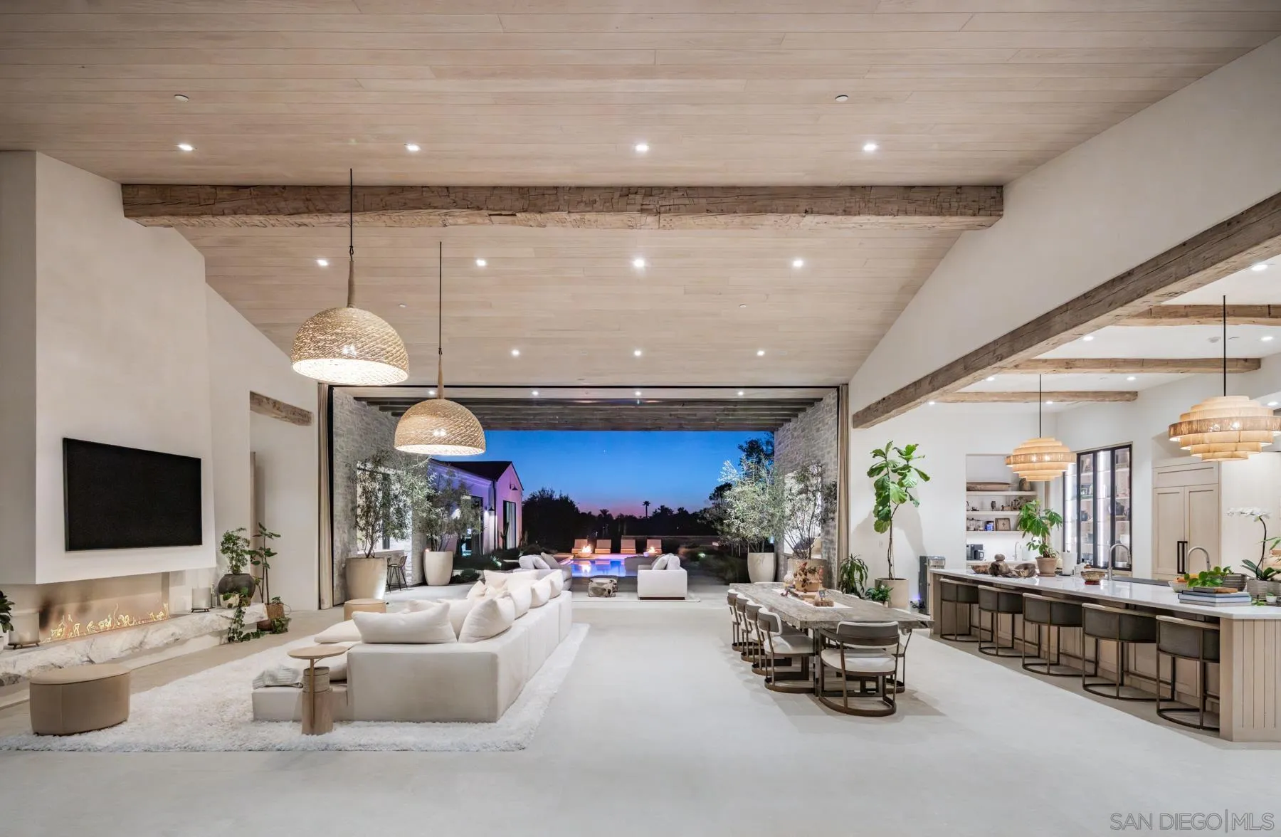 https://cdn.realtyfeed.com/cdn/127/260007132/44070b72a5210b9ce0b7b5fdfc89df53.webp