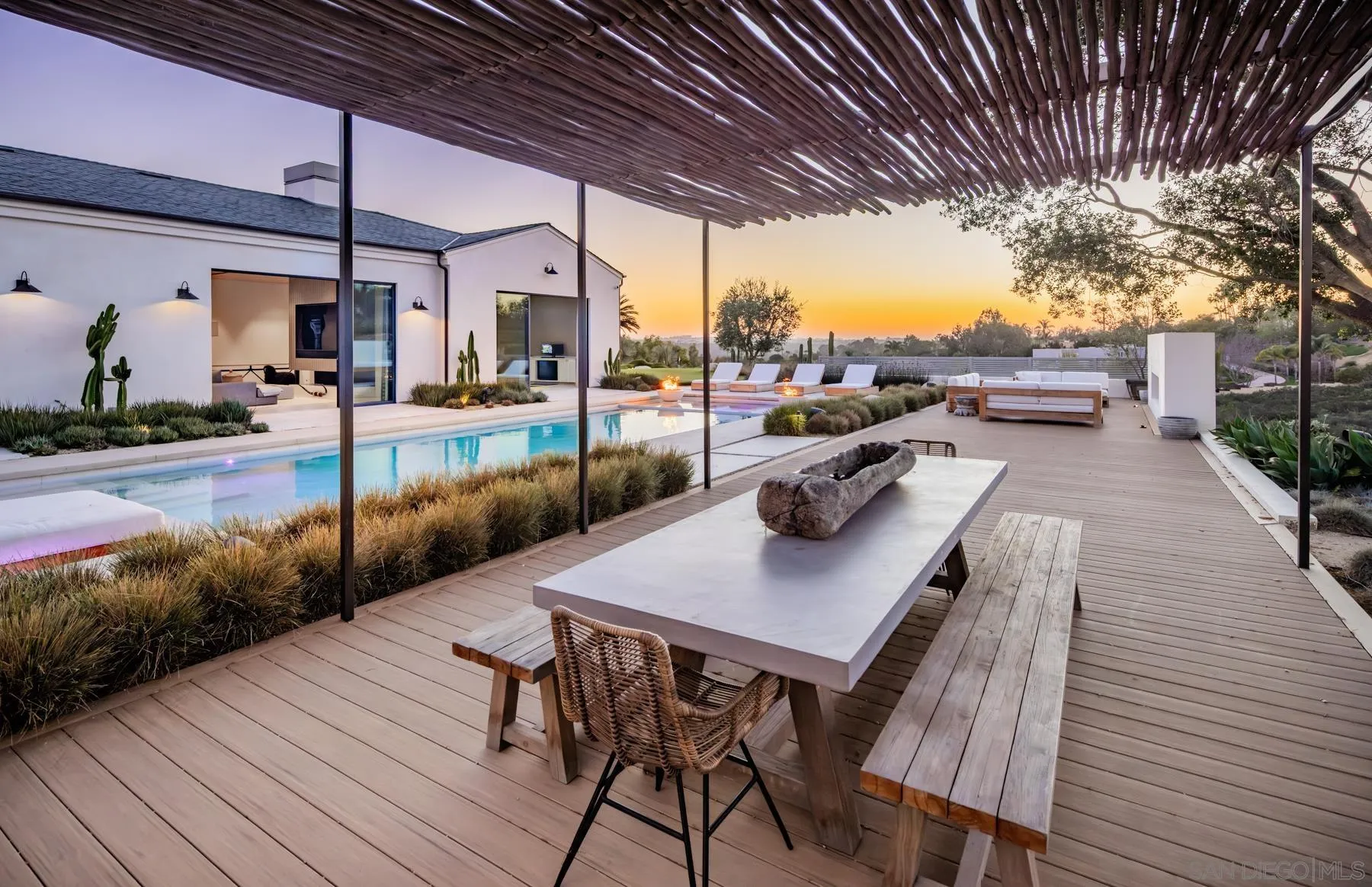https://cdn.realtyfeed.com/cdn/127/260007132/8313587f4bb245db07d4aca8b6af4a42.webp
