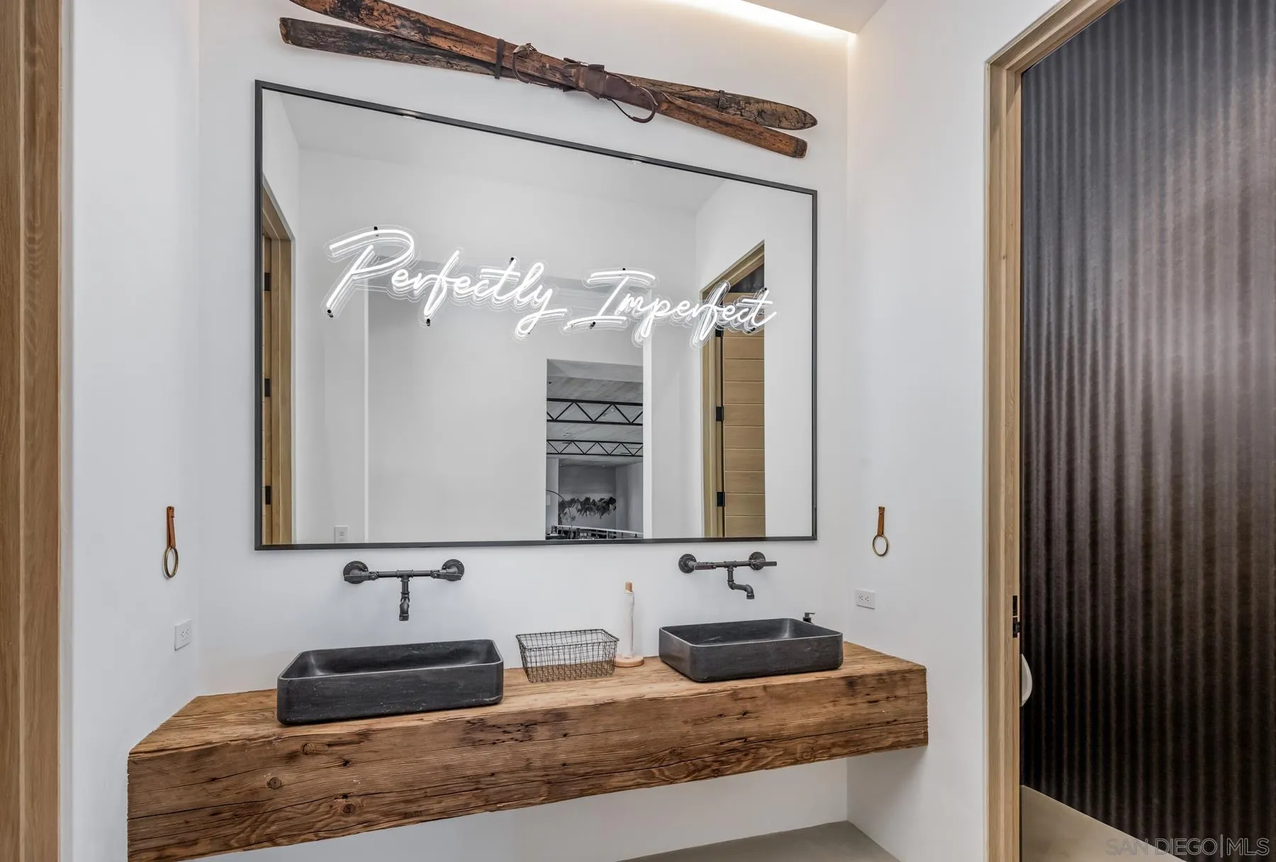 https://cdn.realtyfeed.com/cdn/127/260007132/8810ee492e0ce3ccaf269f42d34c681e.webp