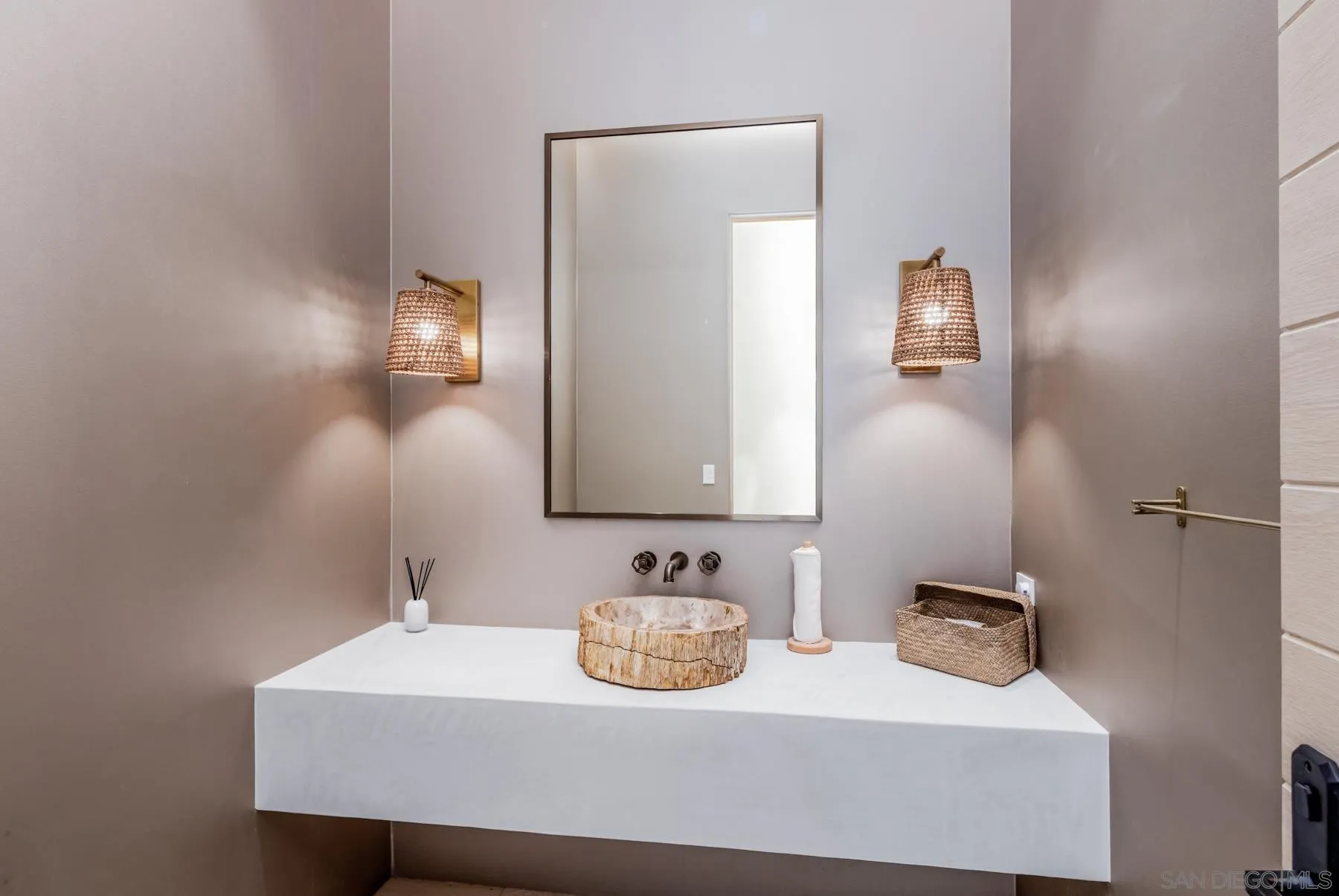https://cdn.realtyfeed.com/cdn/127/260007132/8ea01b134876a22492dff052e4c673fe.webp