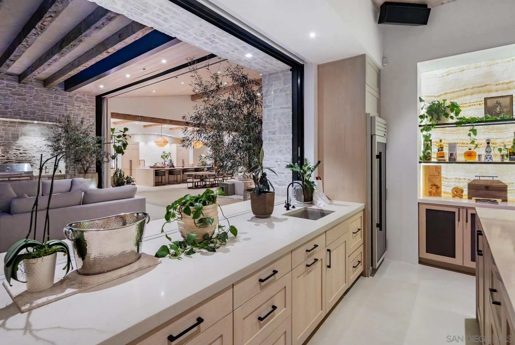 https://cdn.realtyfeed.com/cdn/127/260007132/9dc0db1da412e1d7d99d072adf5c7479.webp