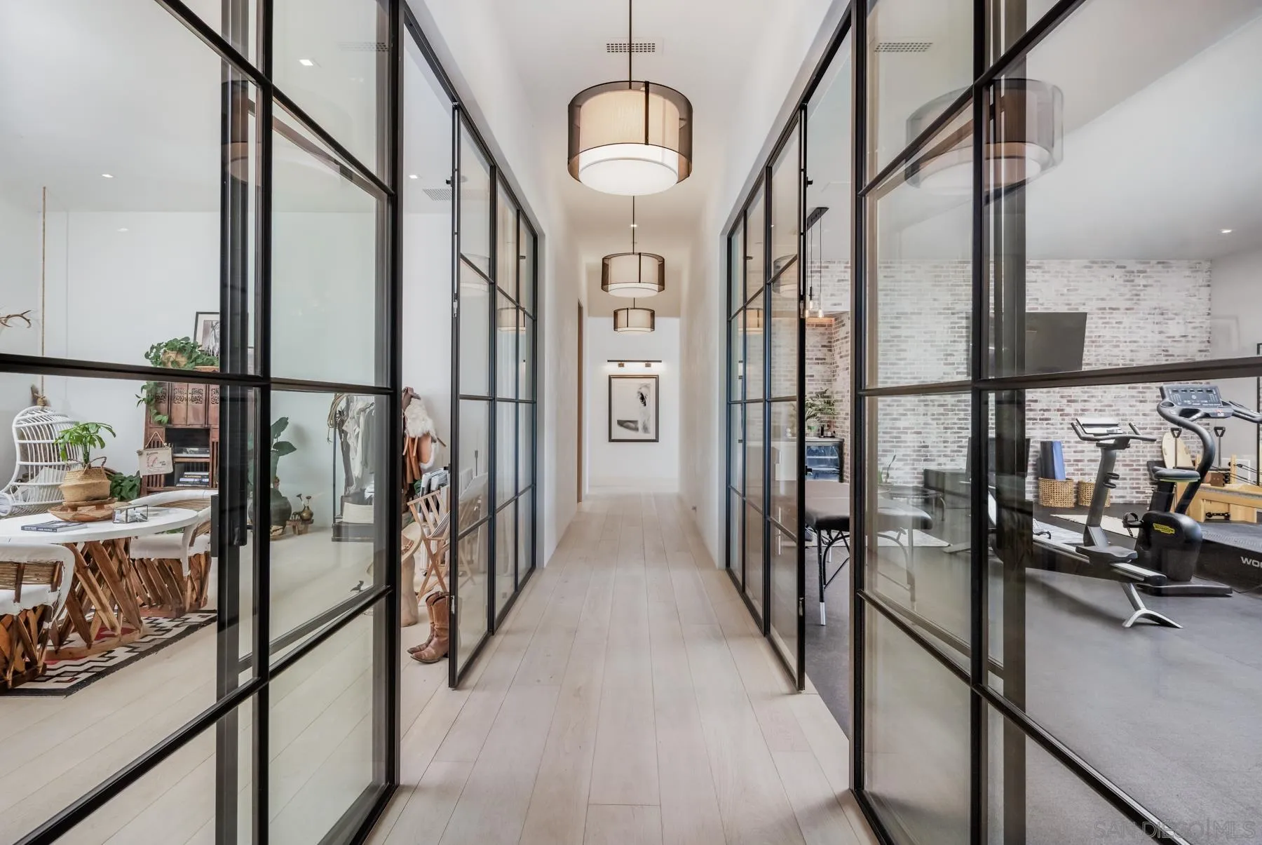 https://cdn.realtyfeed.com/cdn/127/260007132/c5ff422014d395bbd697444882f4b28d.webp