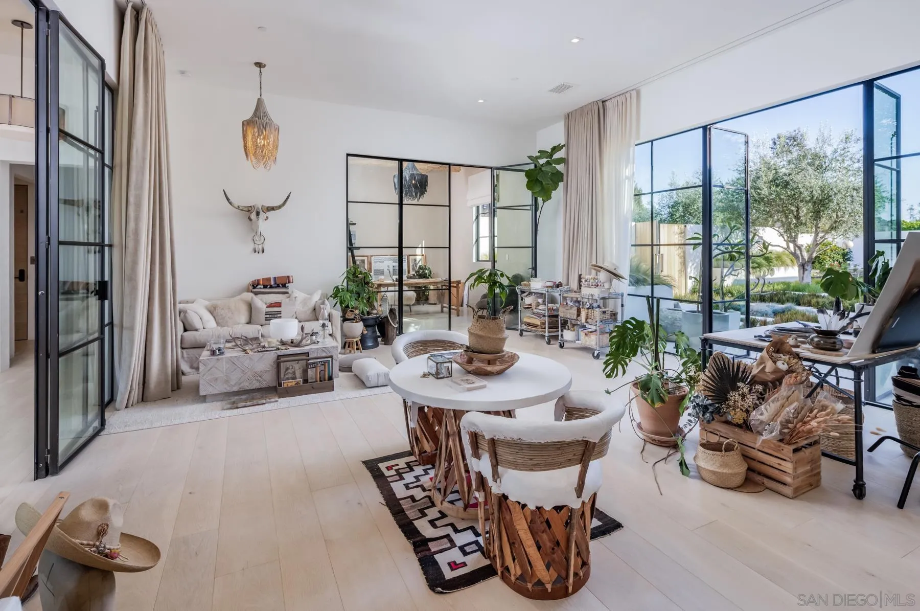 https://cdn.realtyfeed.com/cdn/127/260007132/dfcd035af4346310539a118e803e1b10.webp