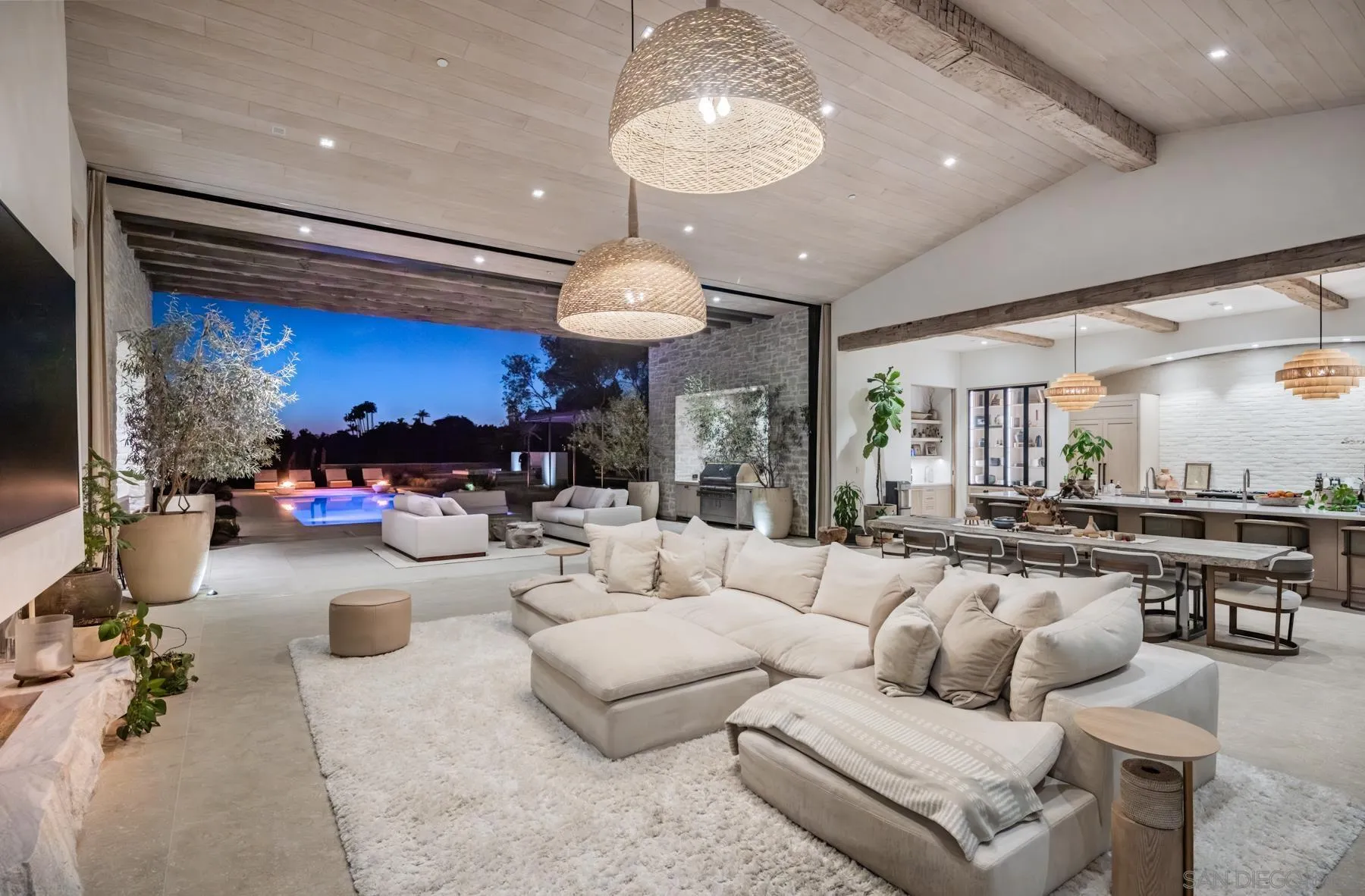 https://cdn.realtyfeed.com/cdn/127/260007132/fa21496474ee5feea677363852e0743b.webp