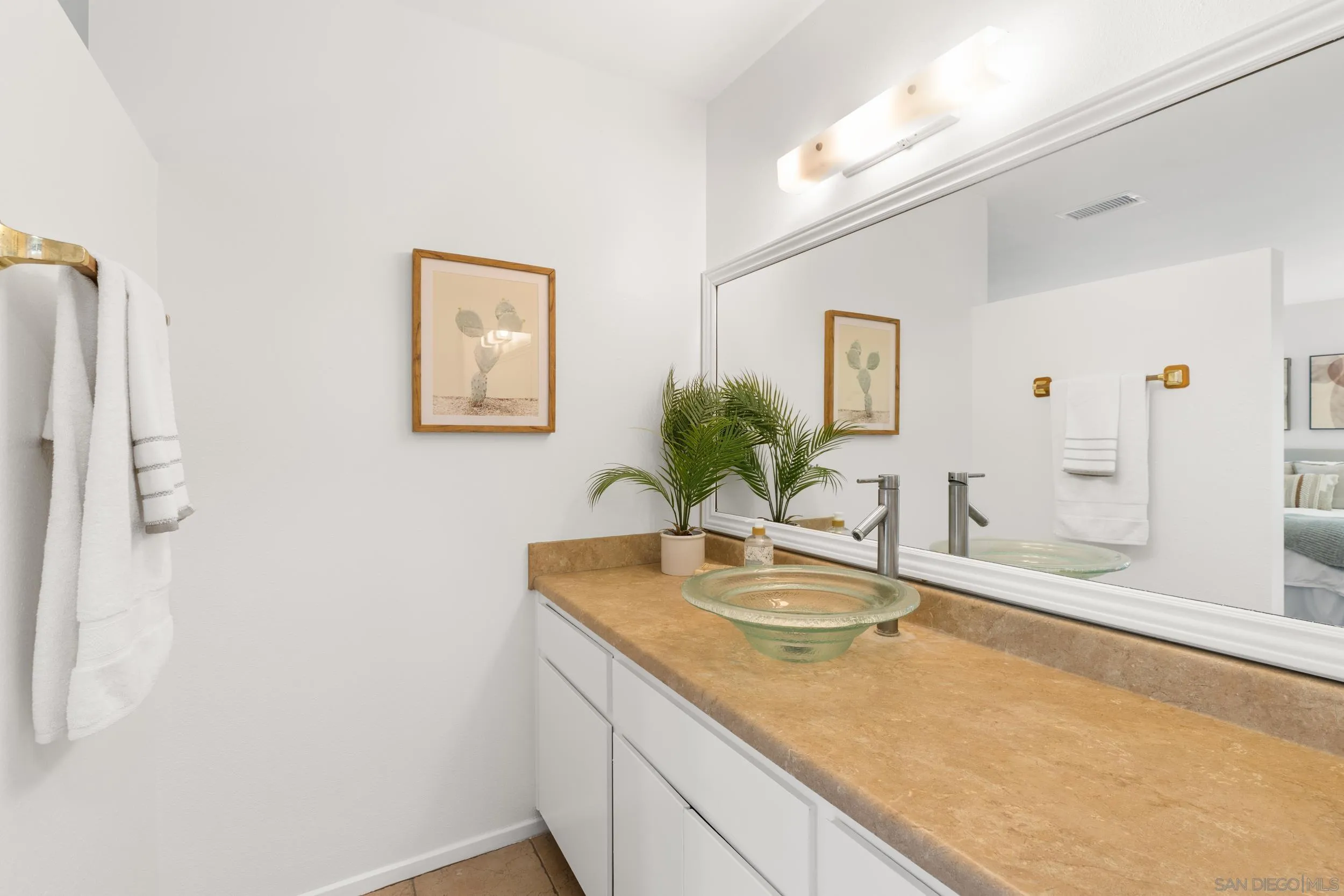 https://cdn.realtyfeed.com/cdn/127/260007133/cd7a81f14947494968ab2929f709dd41.webp
