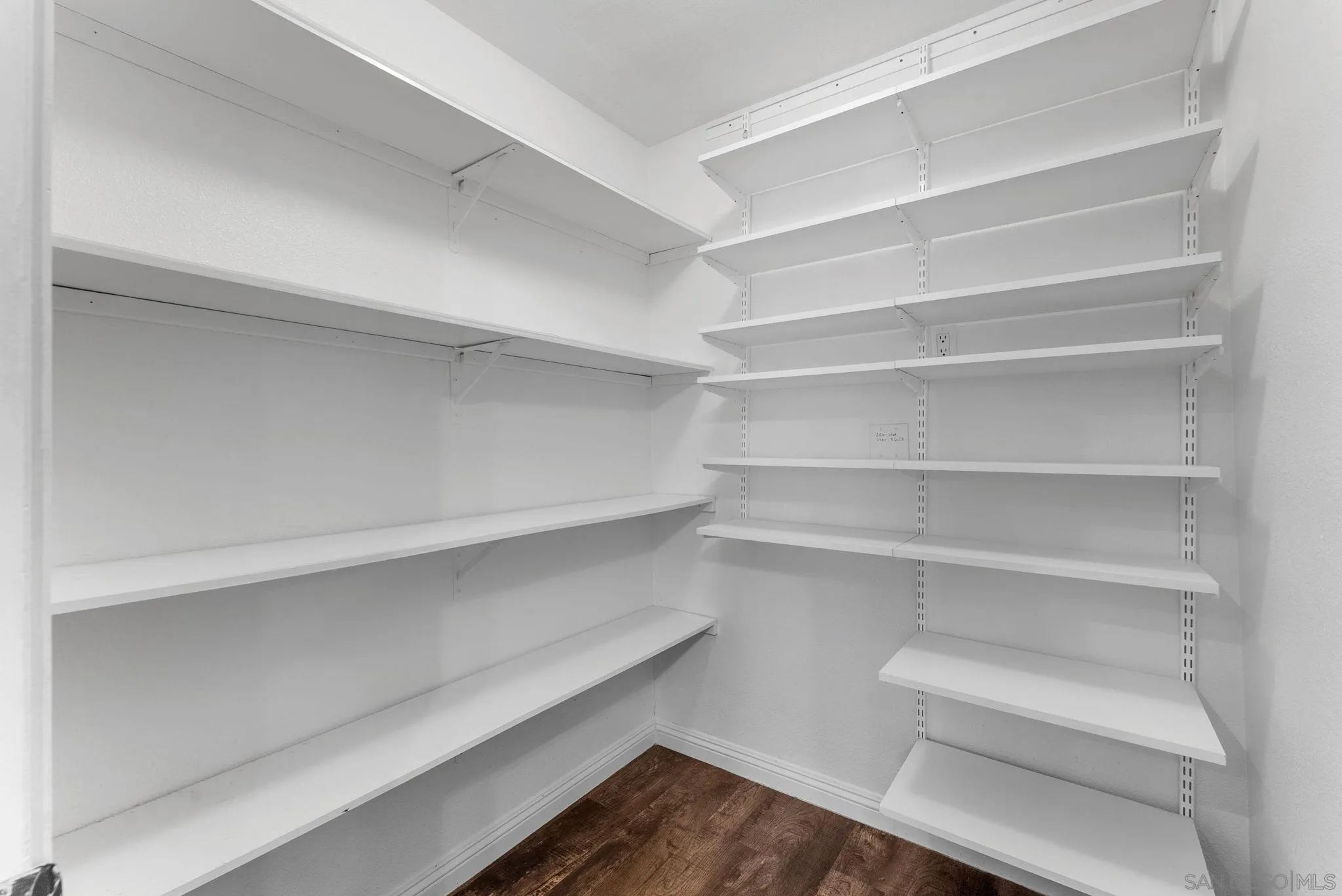 https://cdn.realtyfeed.com/cdn/127/260007136/0200526812f1e815b8f9e6d0a1955187.webp