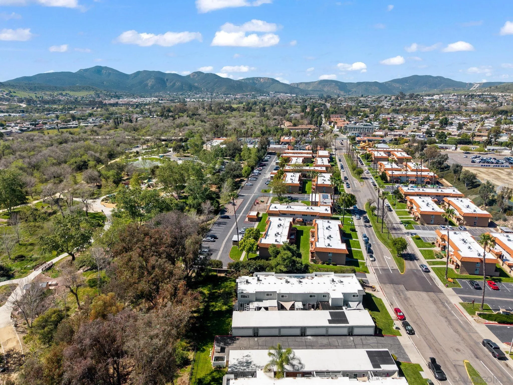 https://cdn.realtyfeed.com/cdn/127/260007136/296a63732a7ec2ac7f7c4b3767a65d22.webp