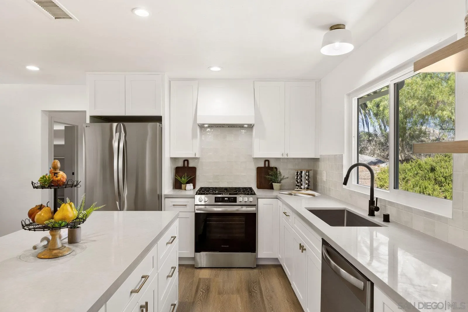 https://cdn.realtyfeed.com/cdn/127/260007146/5f92f8560c4a7ed393af7e120cfa83b7.webp