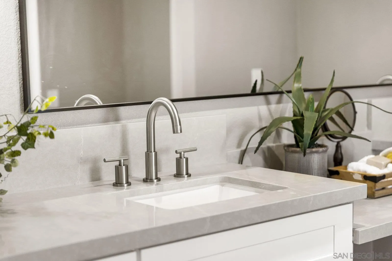https://cdn.realtyfeed.com/cdn/127/260007146/c0cad14bb16ee405c9c54231498813a3.webp