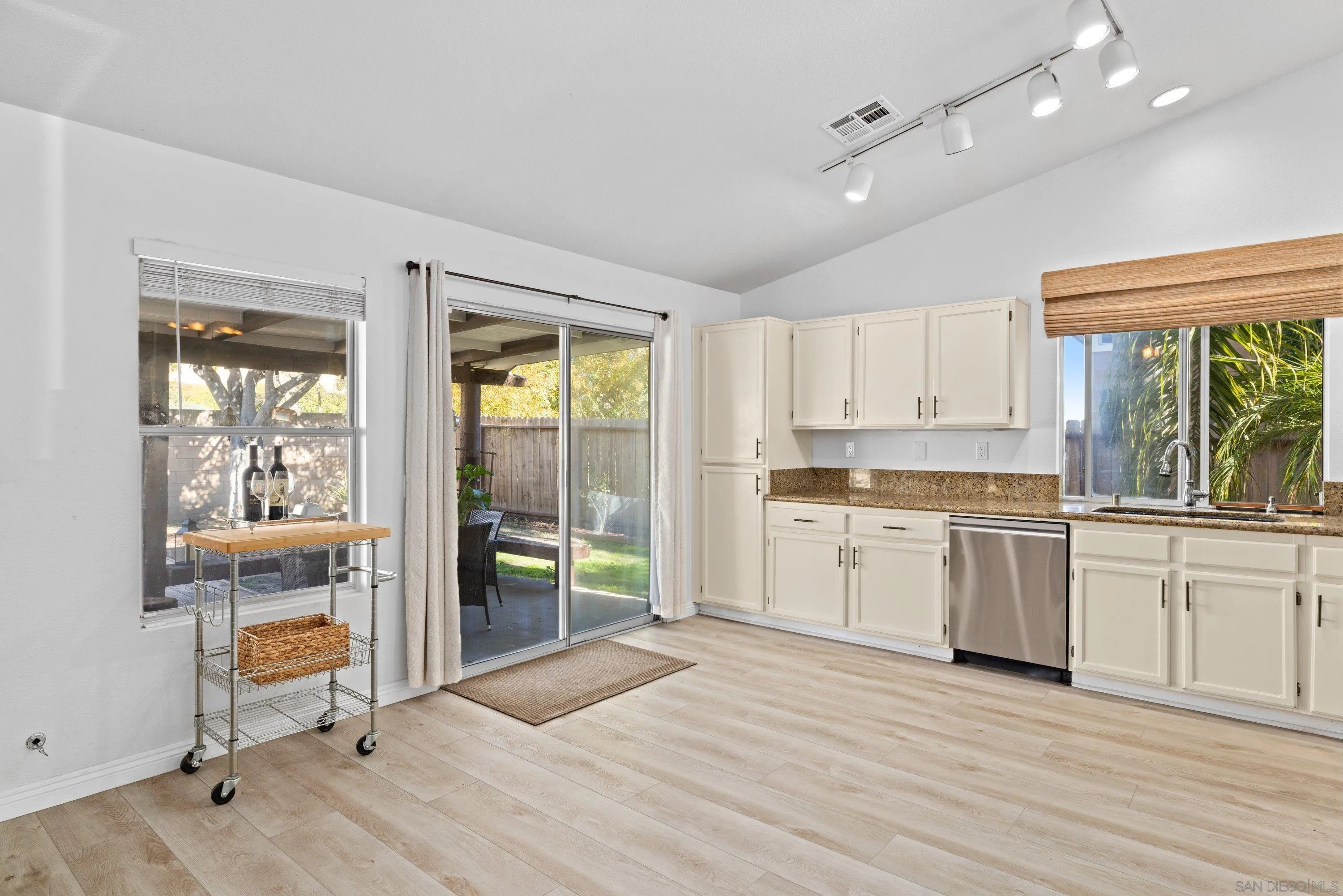 https://cdn.realtyfeed.com/cdn/127/260007147/0a6706e3a17466e4e42a2a77cba692e0.webp
