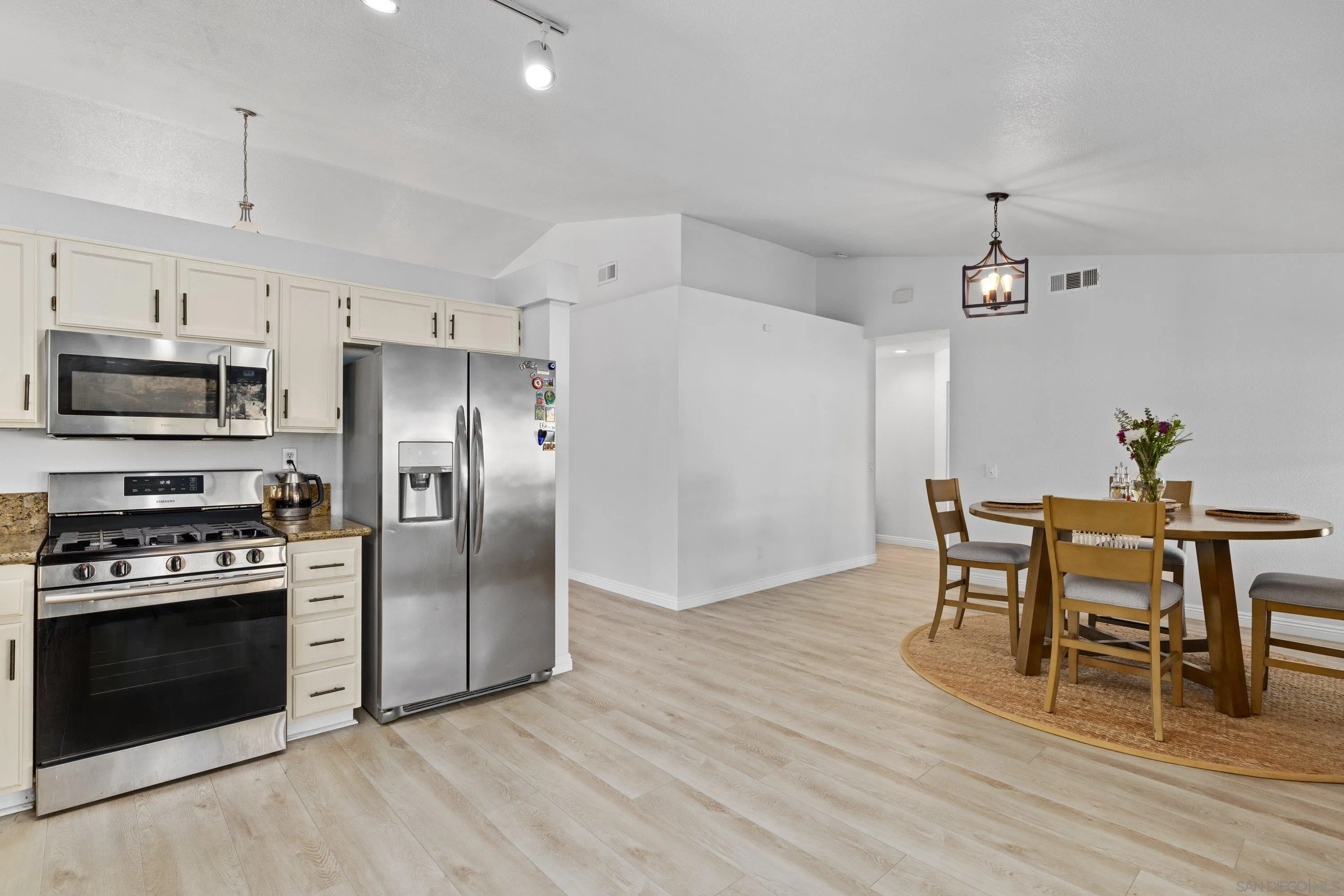 https://cdn.realtyfeed.com/cdn/127/260007147/472a4ccb5739832f765e92e263373406.webp