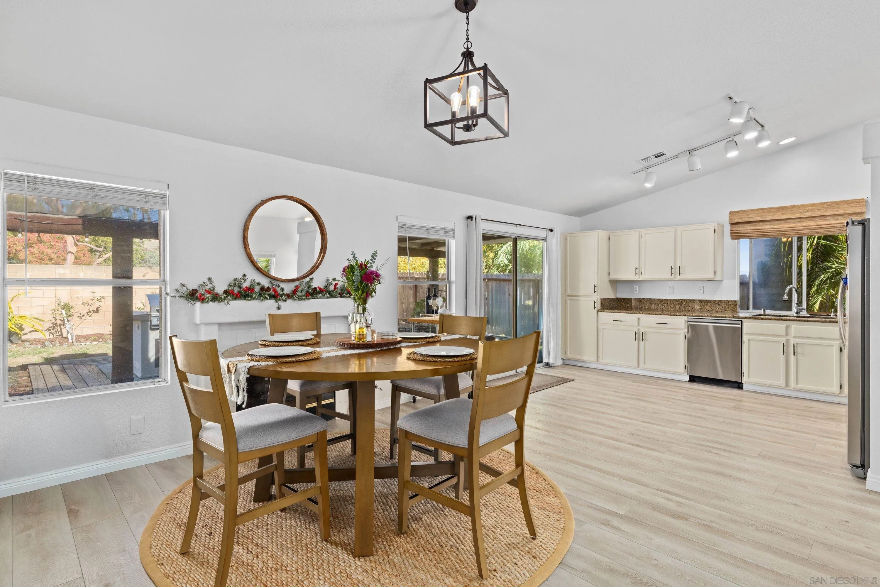 https://cdn.realtyfeed.com/cdn/127/260007147/5dabdd6217bfb19c15194d61dabd3c1f.webp