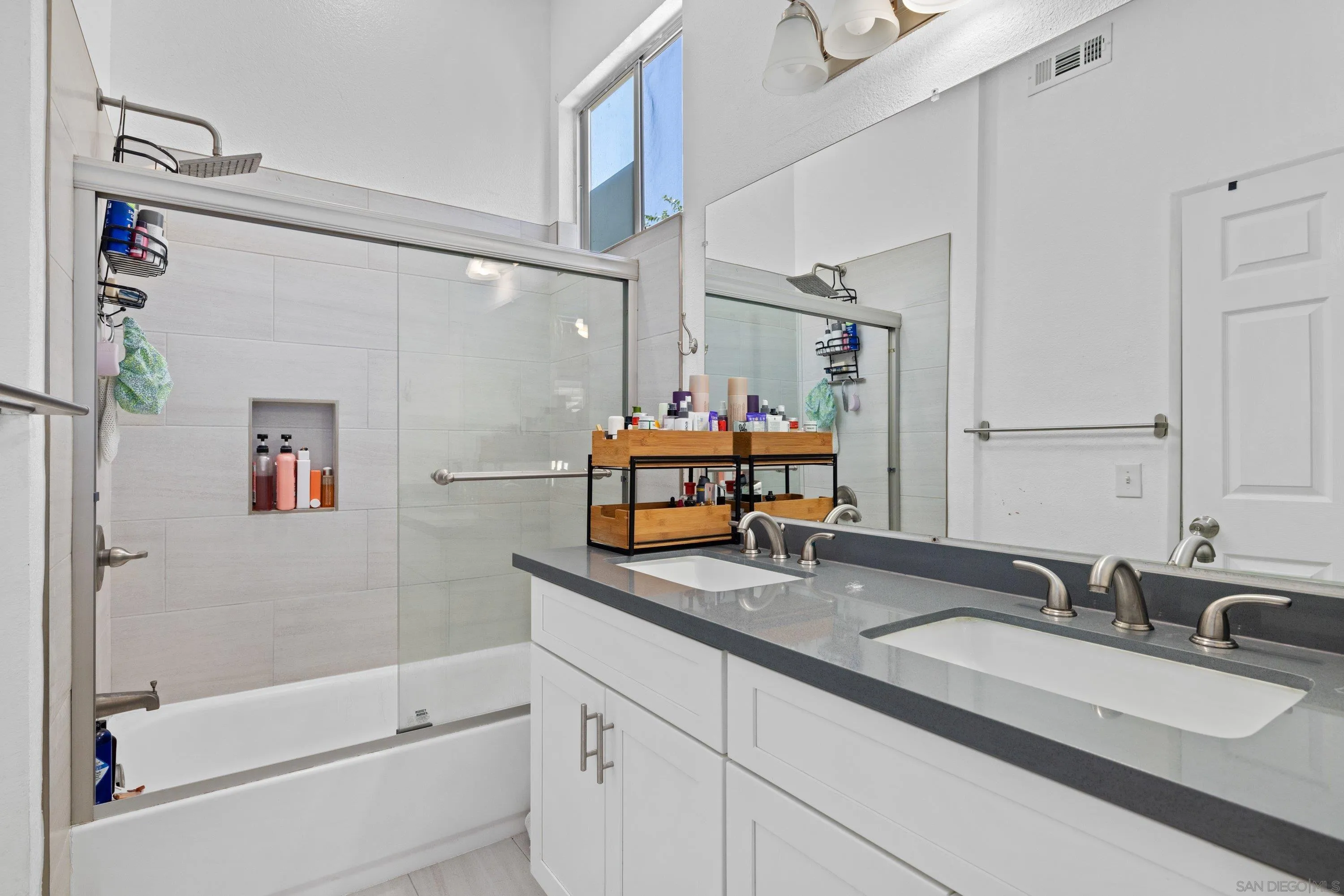 https://cdn.realtyfeed.com/cdn/127/260007147/a00ce30b55f18f52f4e7d8431aa9ace1.webp