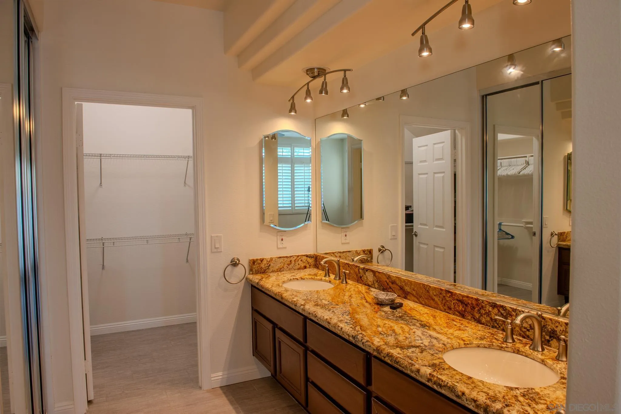 https://cdn.realtyfeed.com/cdn/127/260007151/201ae7e57757723c58634e1a5a3b690c.webp