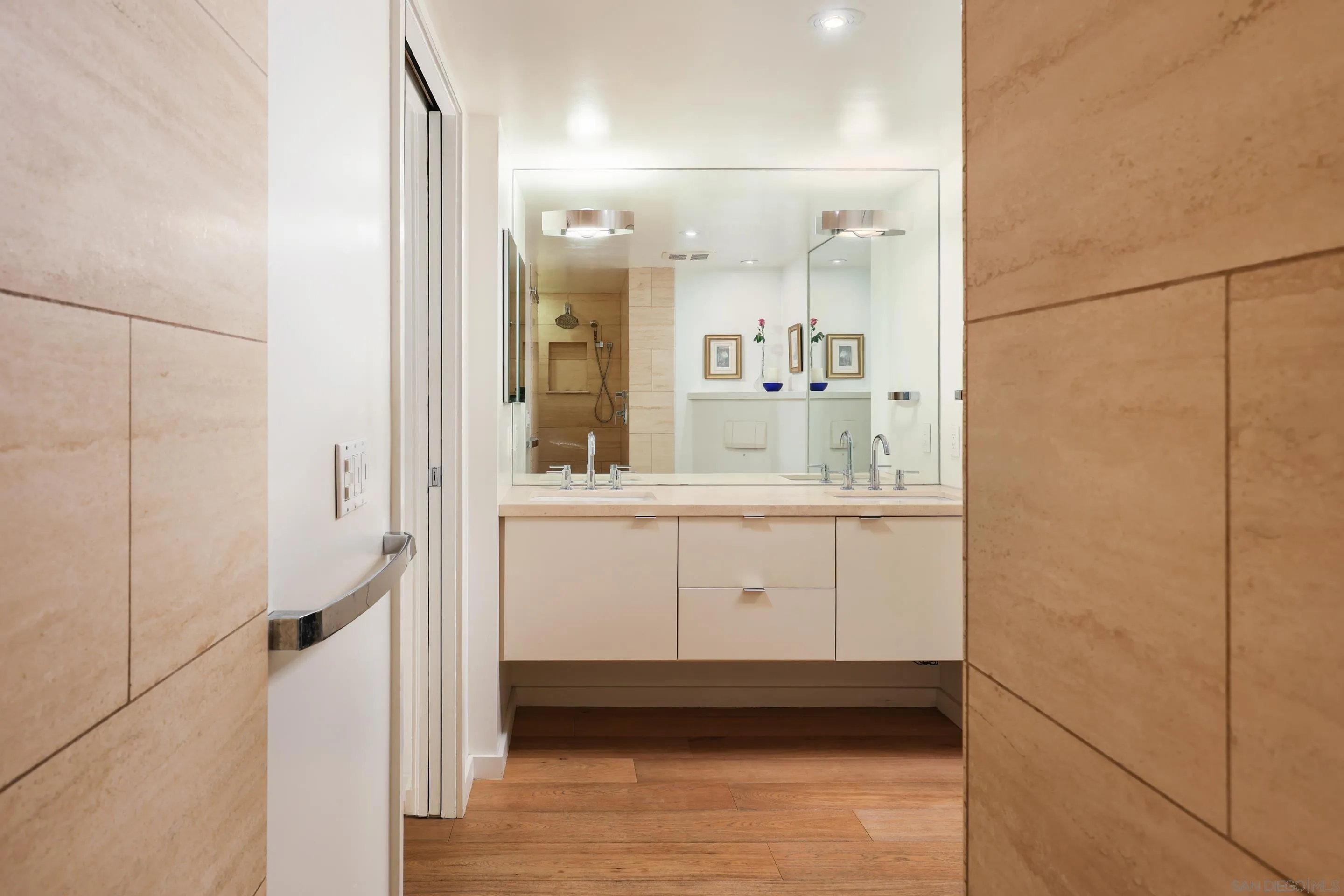 https://cdn.realtyfeed.com/cdn/127/260007153/8ceadc8446b25bd332a1f61d0c6e5b61.webp
