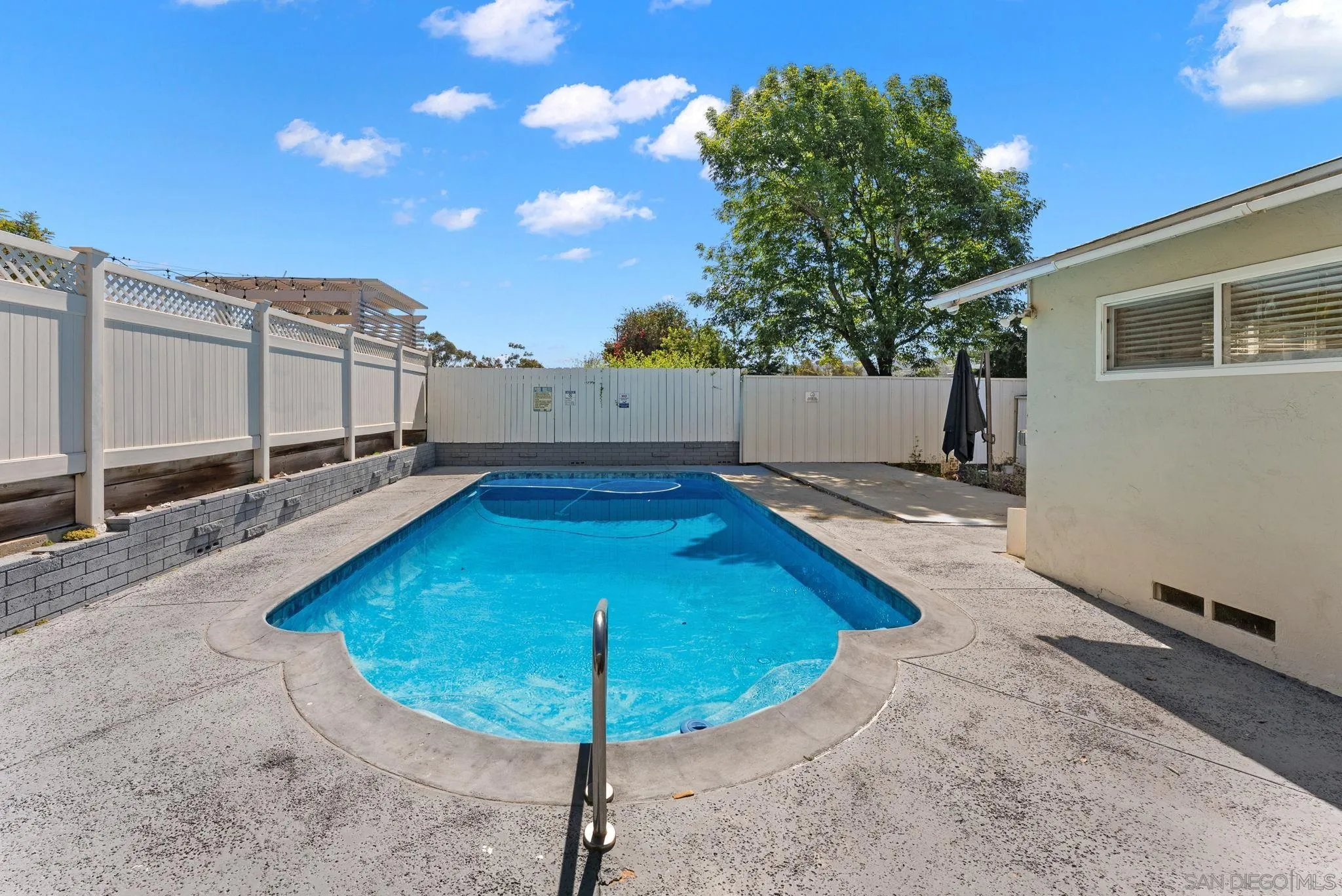 https://cdn.realtyfeed.com/cdn/127/260007157/14517a23a9b7d408ac48ce174413bb5f.webp