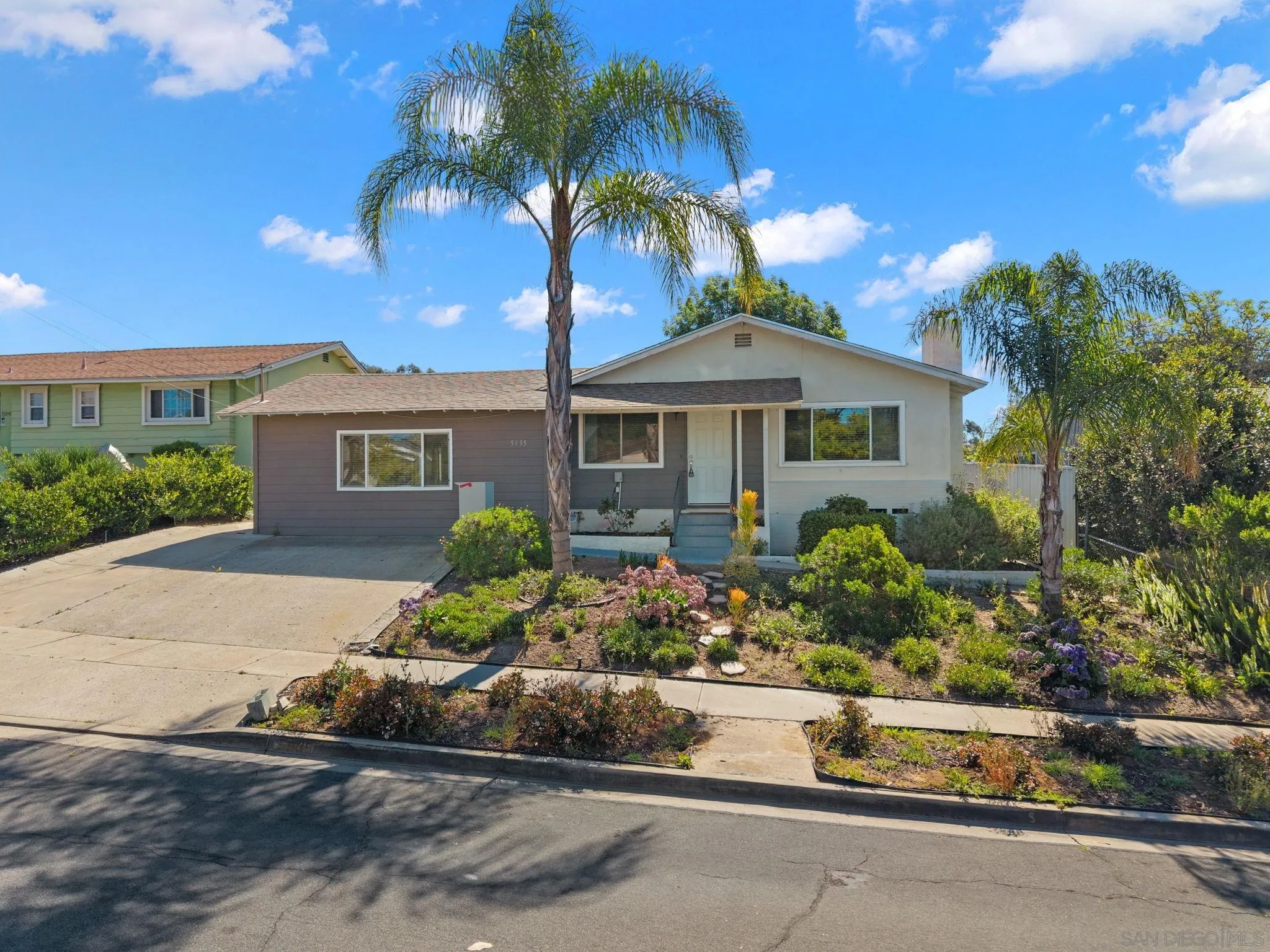 https://cdn.realtyfeed.com/cdn/127/260007157/841005fef49fa7c657c0f97a357f70ab.webp