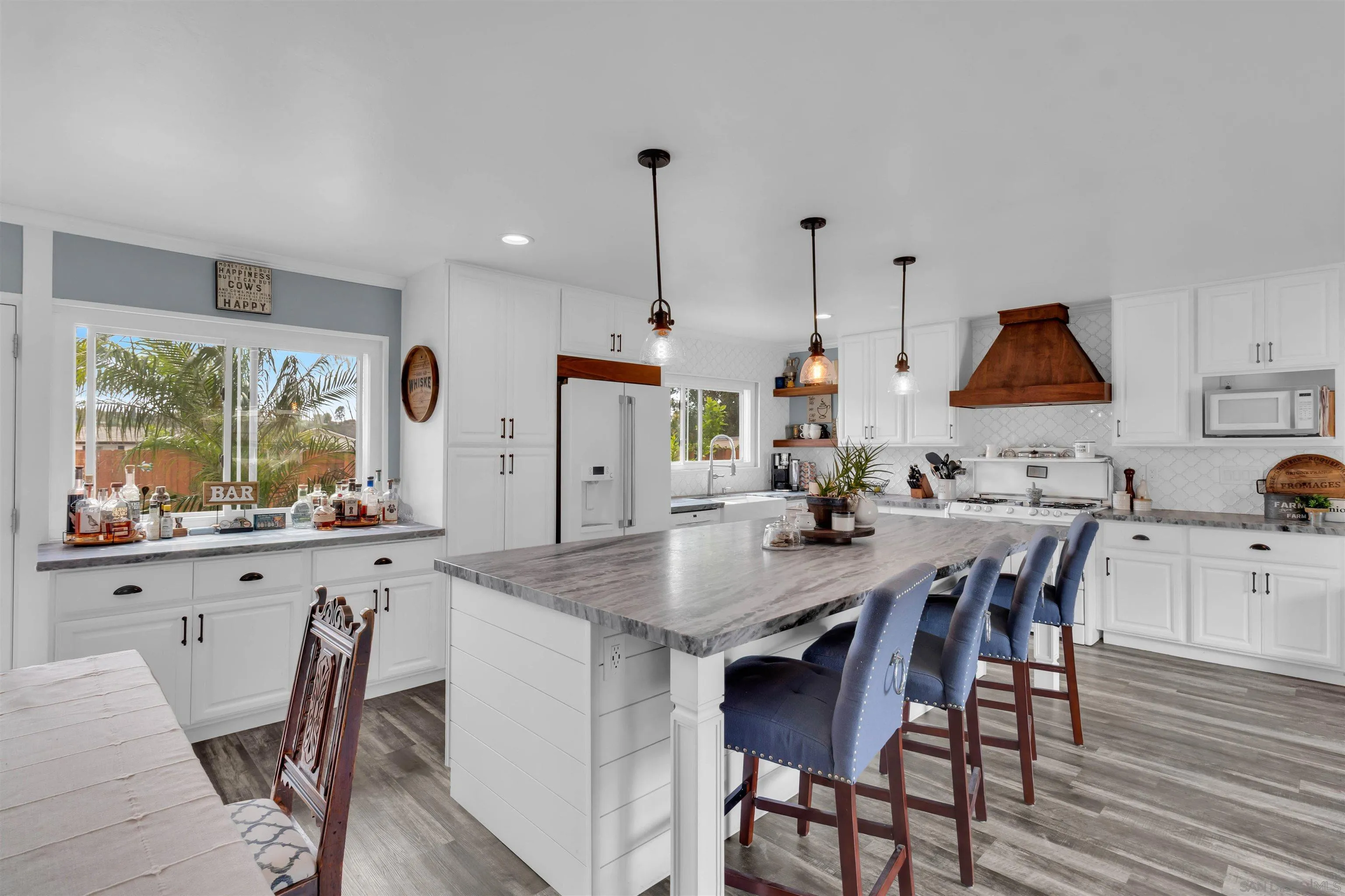 https://cdn.realtyfeed.com/cdn/127/260007163/4d1269905b0d8679e693daedcde1f4c1.webp