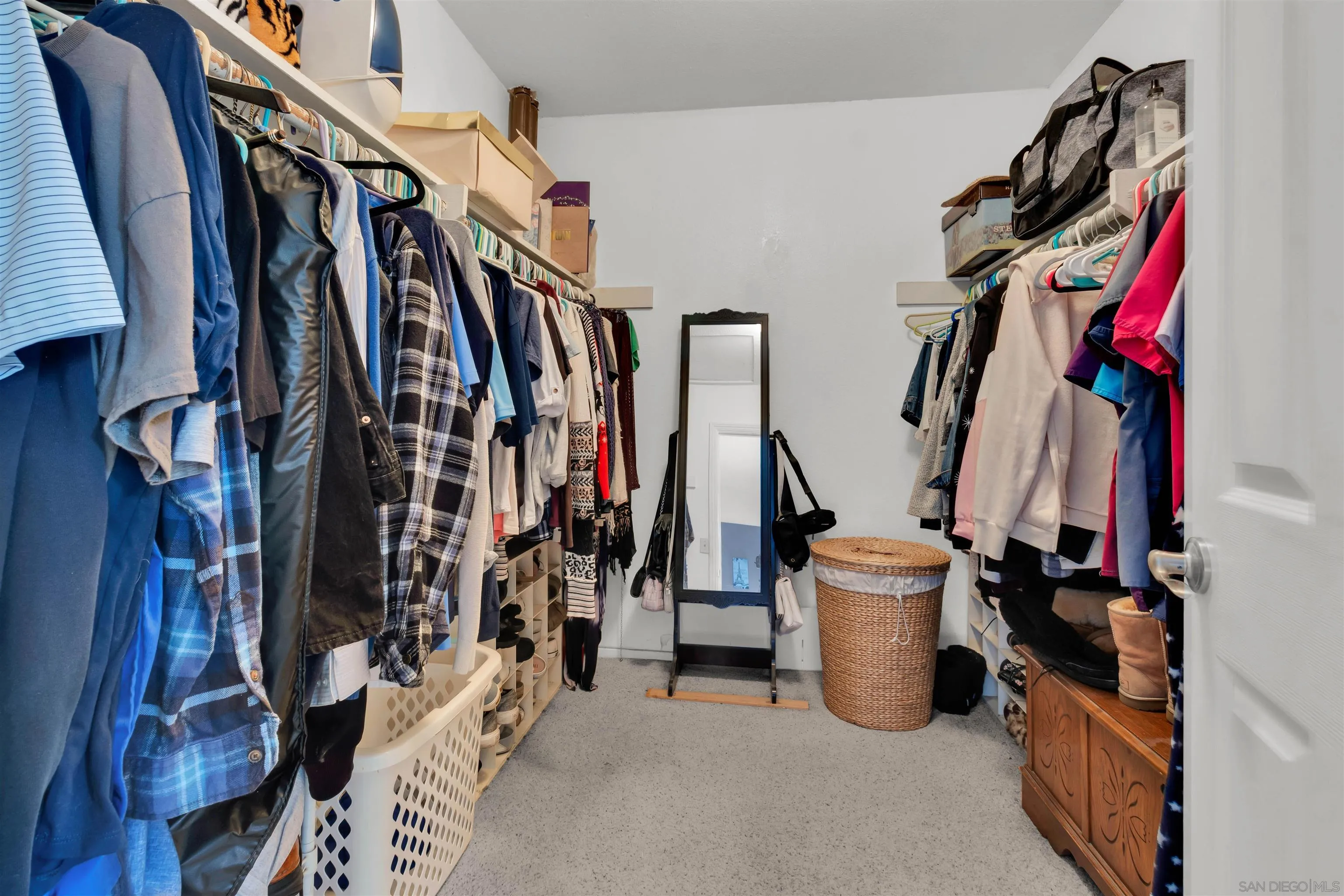 https://cdn.realtyfeed.com/cdn/127/260007163/9283e919f6a218e4266648894c9601c8.webp