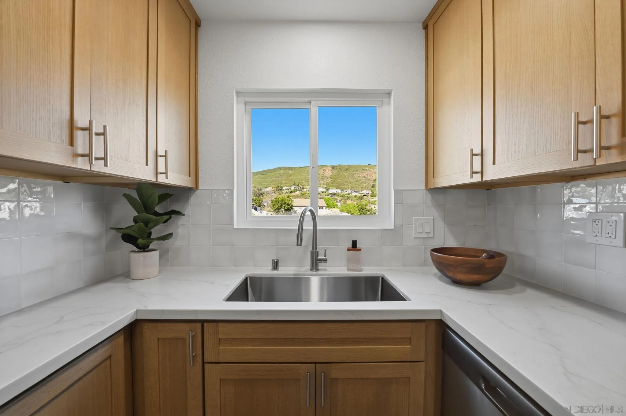https://cdn.realtyfeed.com/cdn/127/260007167/038aa63093df7b785b35515cba161521.webp