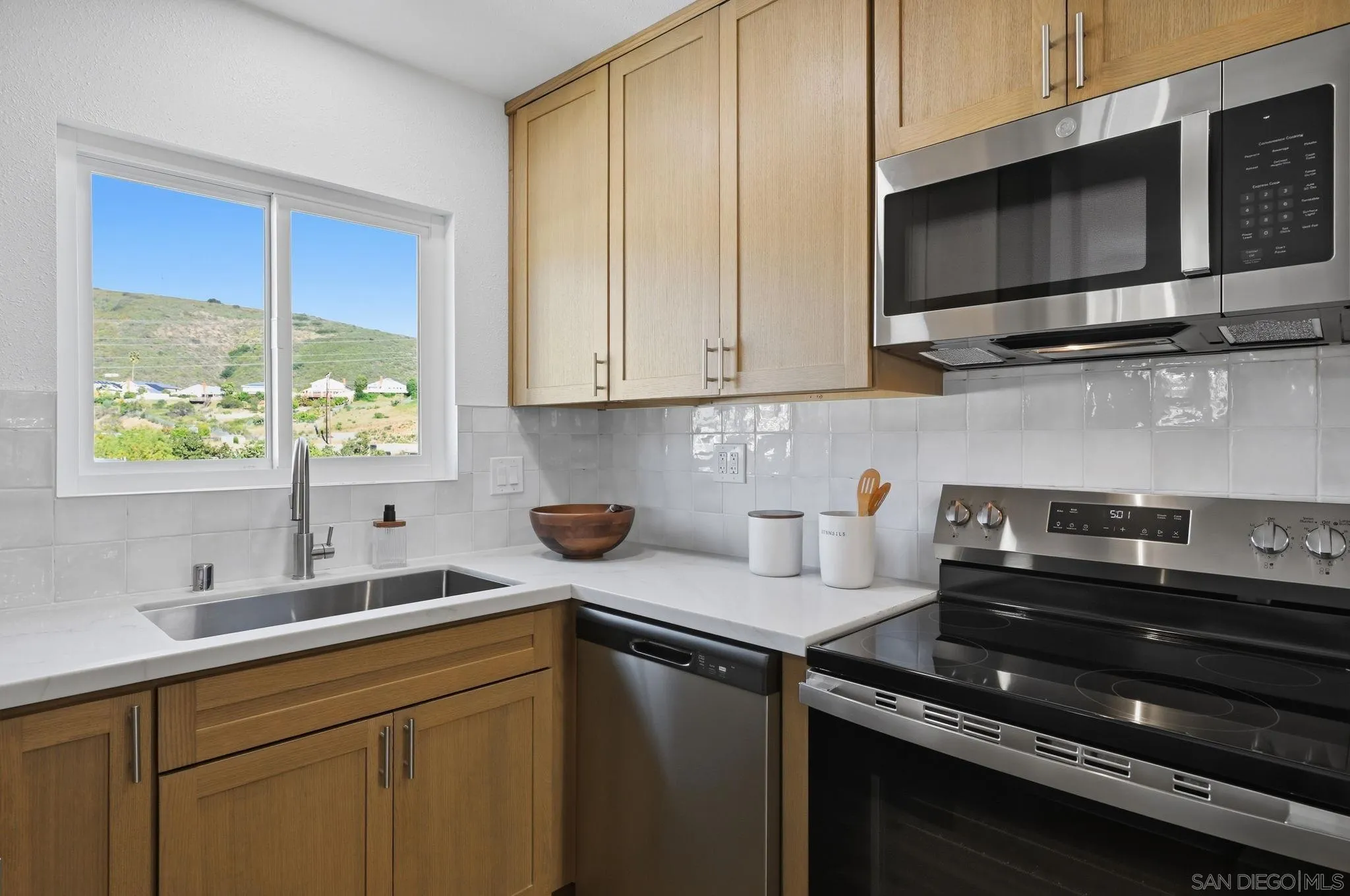 https://cdn.realtyfeed.com/cdn/127/260007167/e97a5165ff6012a742a2563038ab51bc.webp