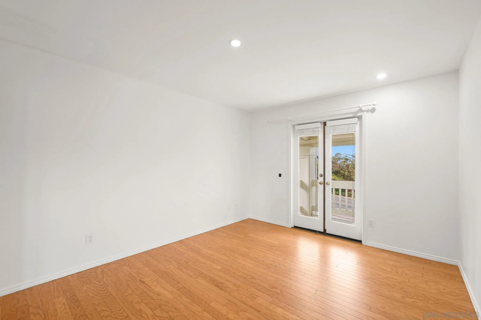 https://cdn.realtyfeed.com/cdn/127/260007168/16c6f5e98ad765b609452eb05bab4d47.webp