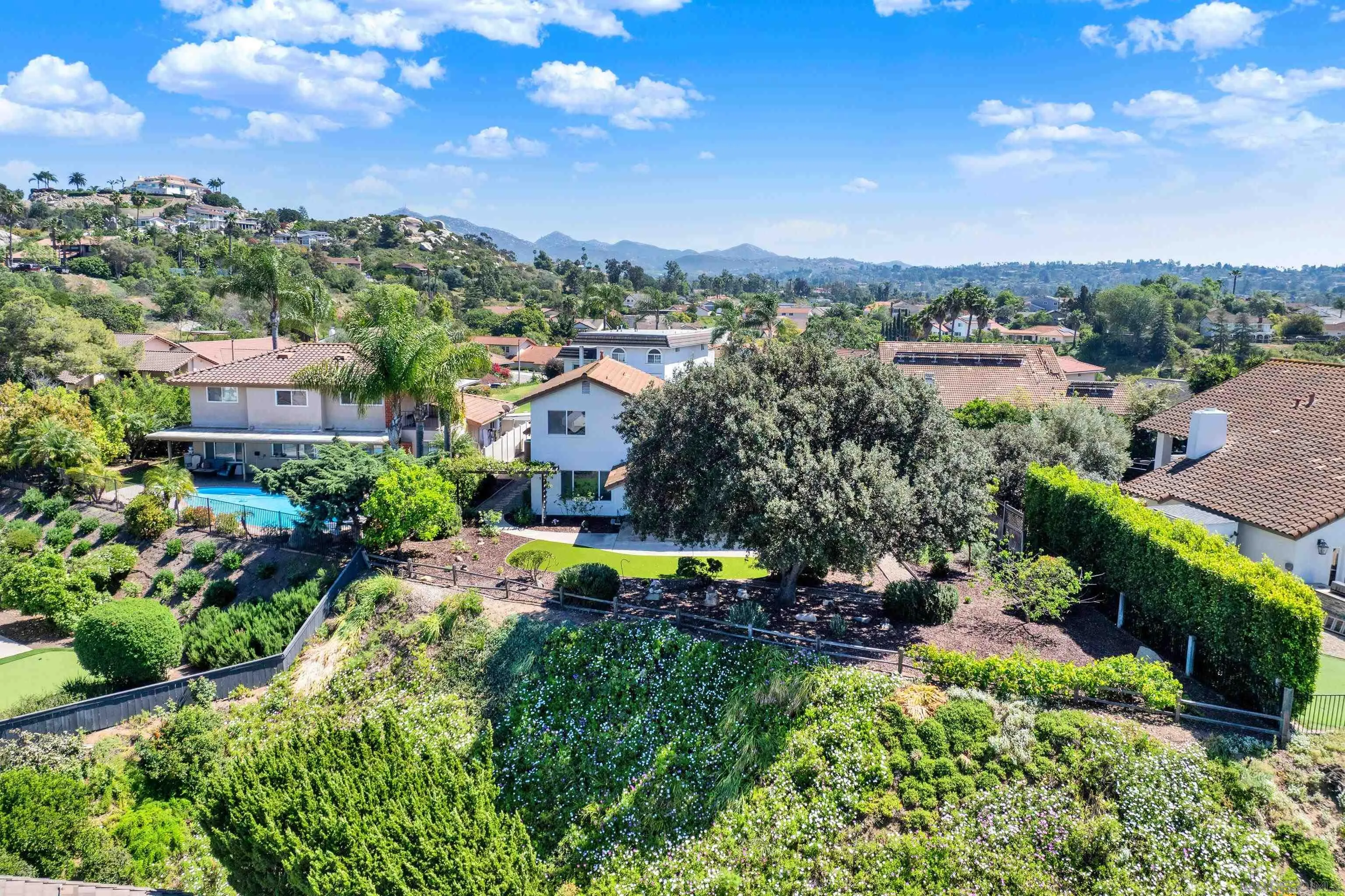 https://cdn.realtyfeed.com/cdn/127/260007180/051eec9c86ef16fff4944345cca4a071.webp