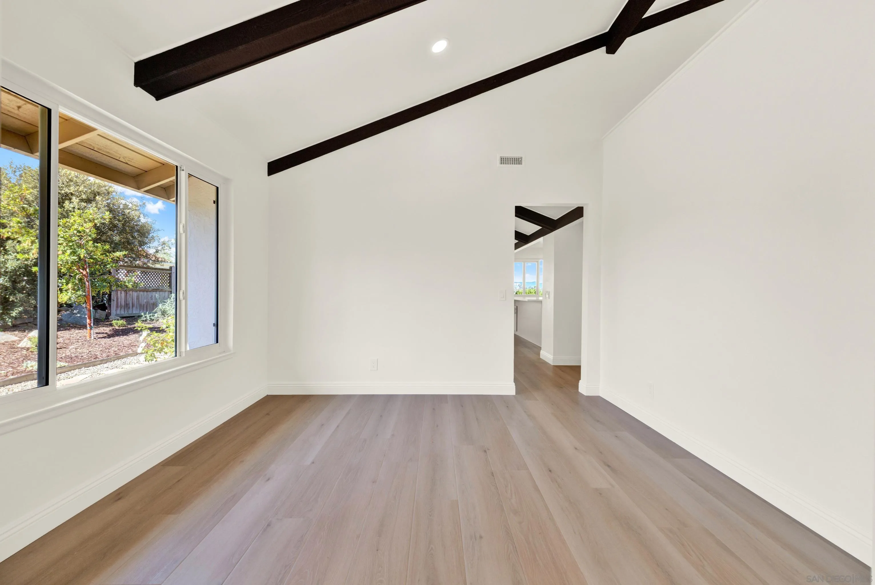 https://cdn.realtyfeed.com/cdn/127/260007180/06285490cde822bd41154db9776033eb.webp