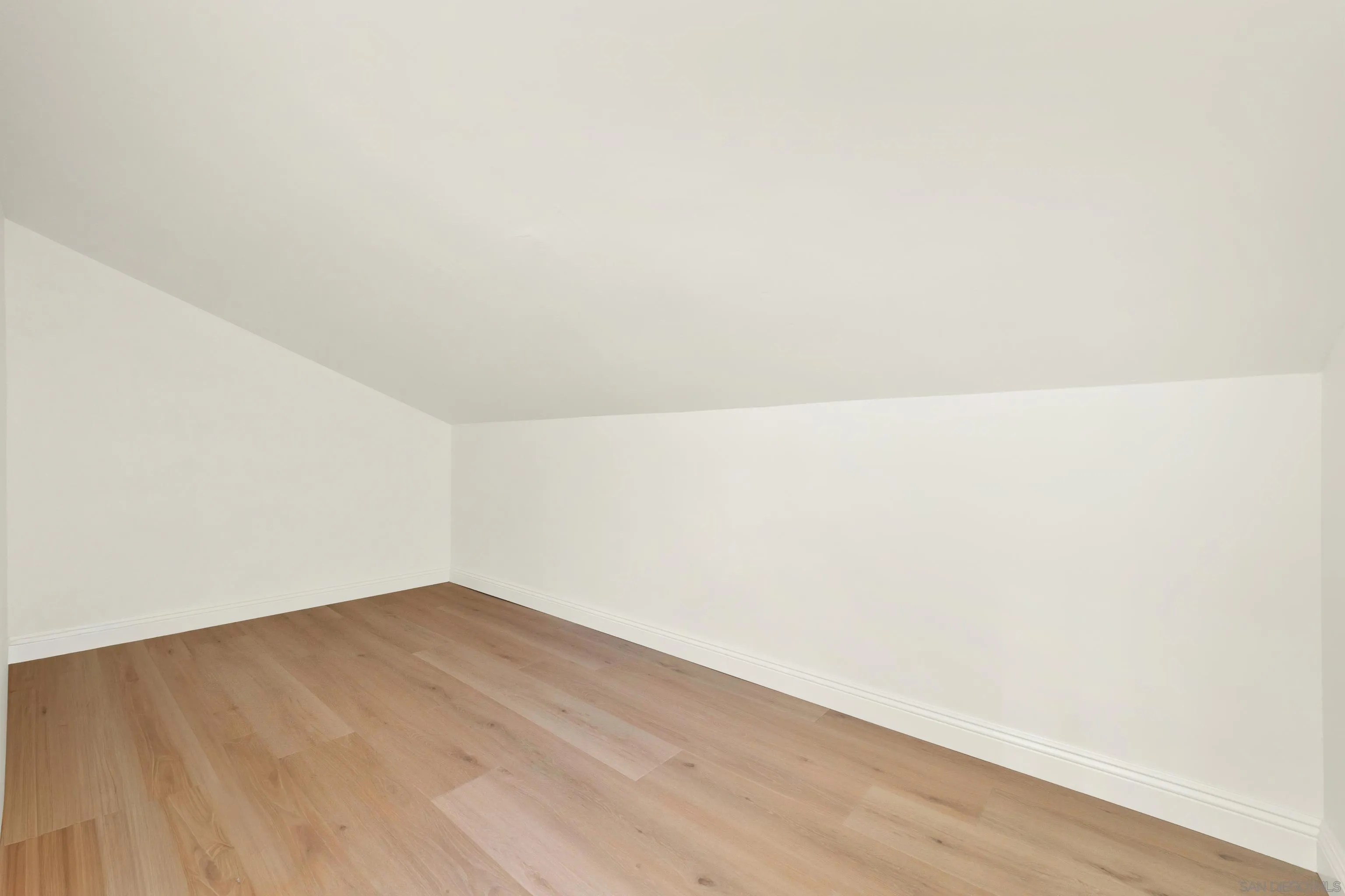 https://cdn.realtyfeed.com/cdn/127/260007180/1ebec0e4a976a1bd066a8467d7b21a82.webp