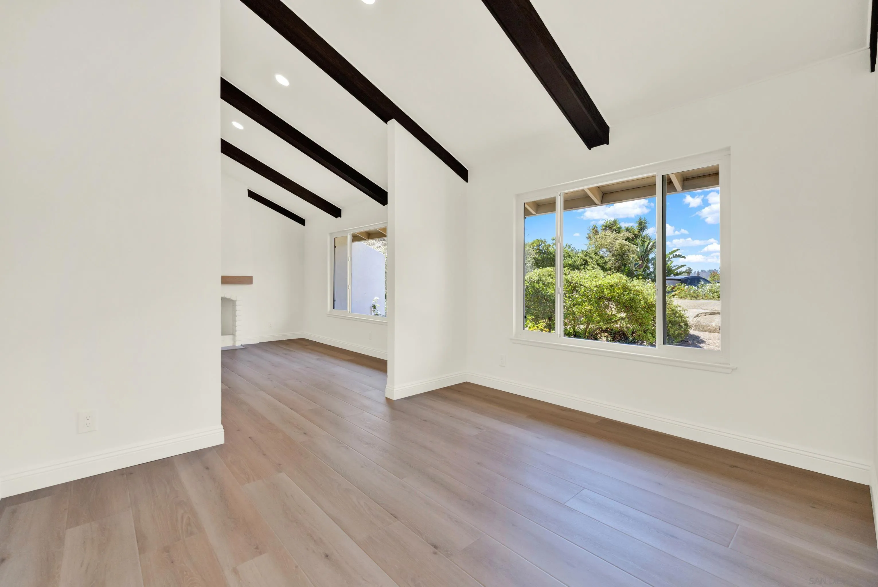 https://cdn.realtyfeed.com/cdn/127/260007180/2802392042198b3fa4b2b4bc5e27e379.webp