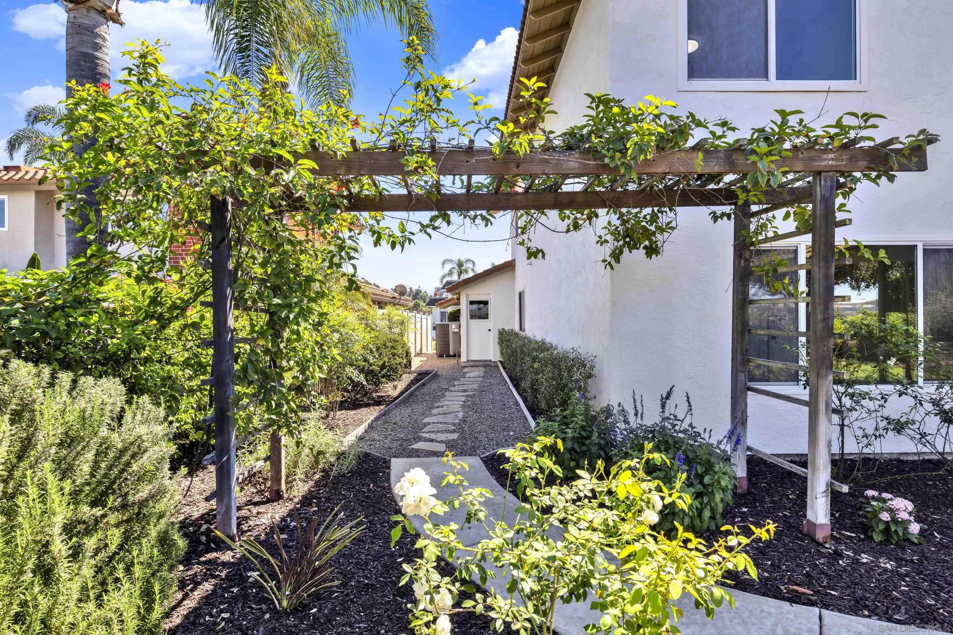 https://cdn.realtyfeed.com/cdn/127/260007180/2ef2786635a675380795e9bc5d08826f.webp
