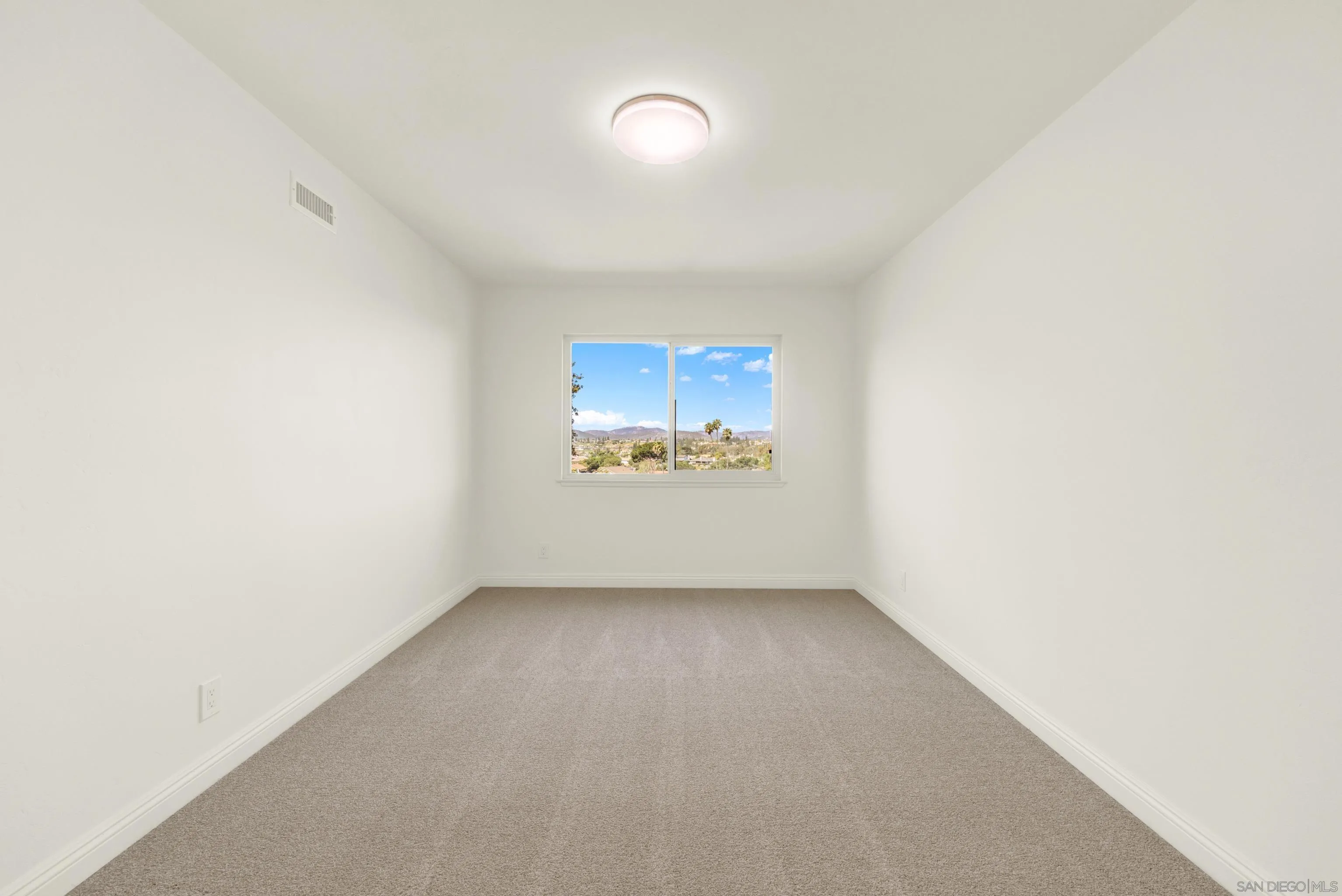 https://cdn.realtyfeed.com/cdn/127/260007180/4bc179ea23ab3d8e083c632963959ae7.webp