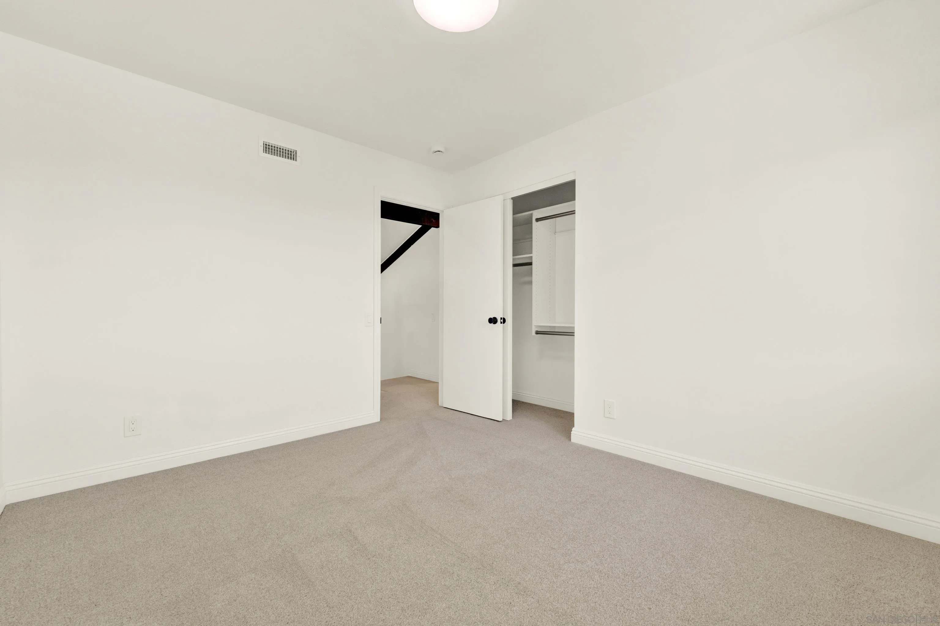 https://cdn.realtyfeed.com/cdn/127/260007180/75892905fb2d08f56fd93c388b221472.webp