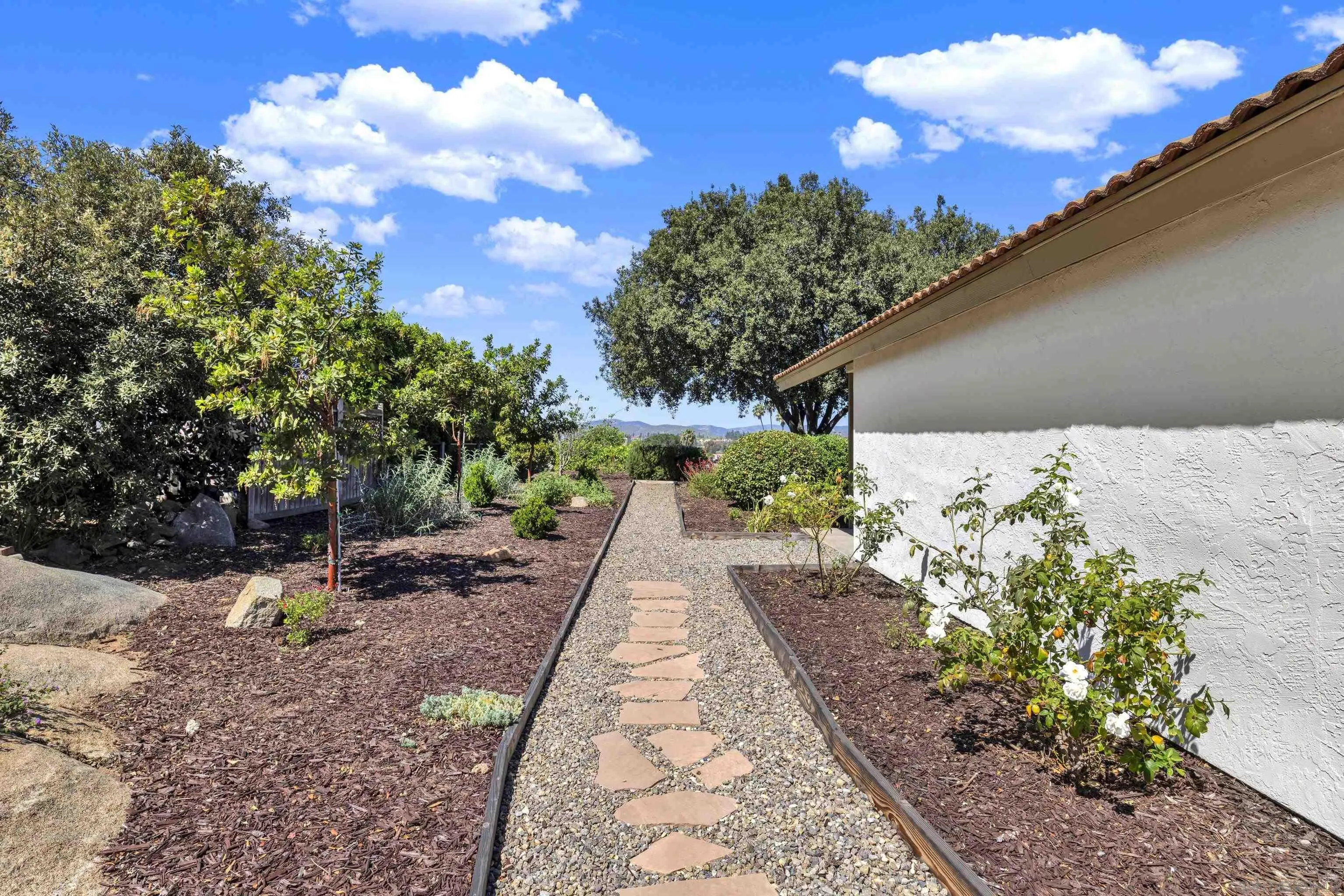 https://cdn.realtyfeed.com/cdn/127/260007180/cbbcb9d4a382c5bd0242f6084a48d67c.webp