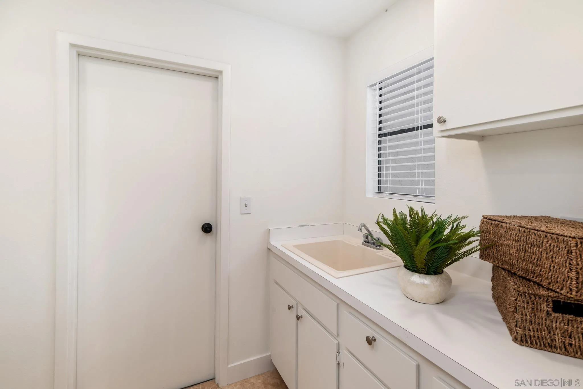 https://cdn.realtyfeed.com/cdn/127/260007182/32c10b90ffc7703816b0990b2610a84c.webp
