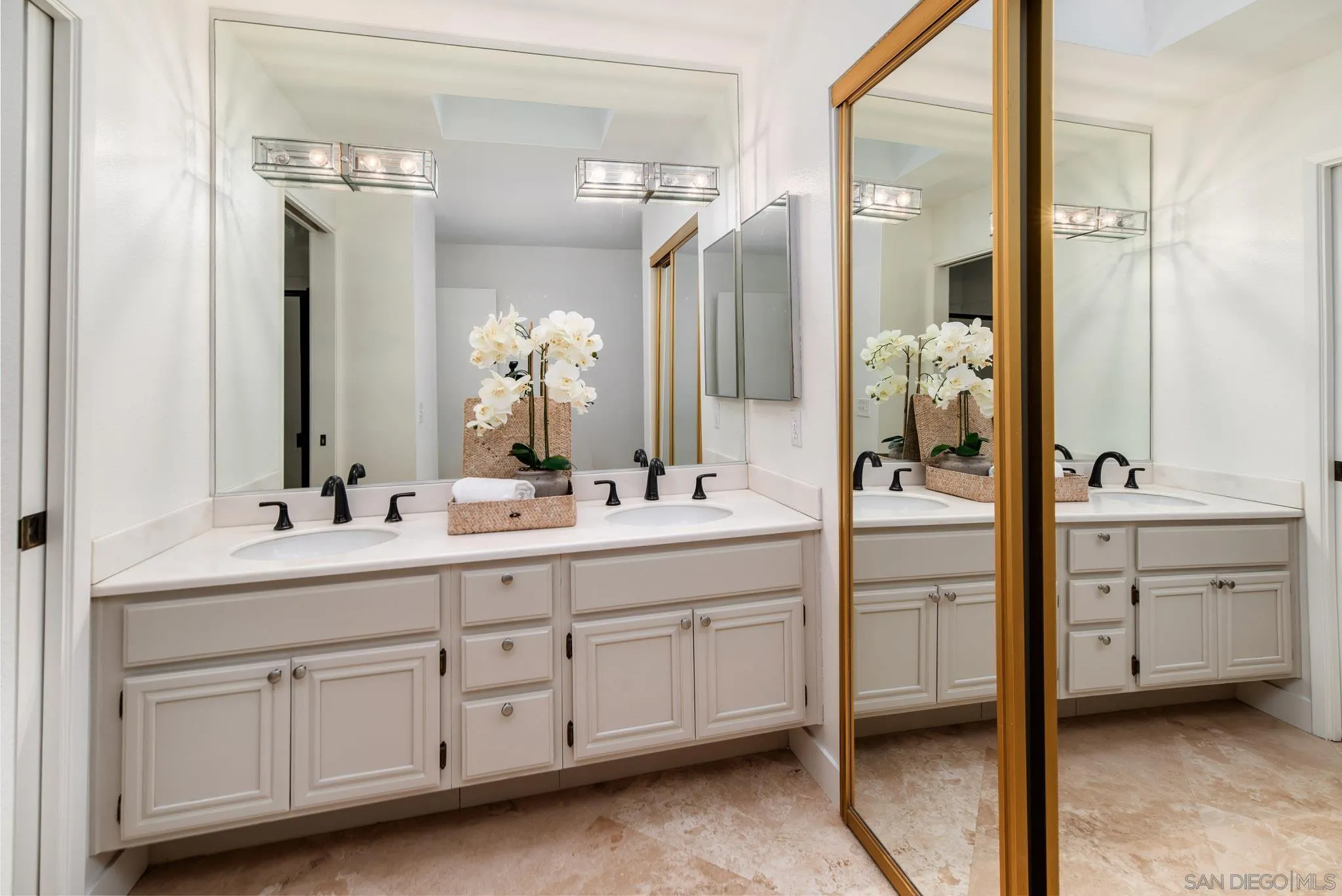 https://cdn.realtyfeed.com/cdn/127/260007182/85a27ea3913ba9da8289d677088e0b2f.webp