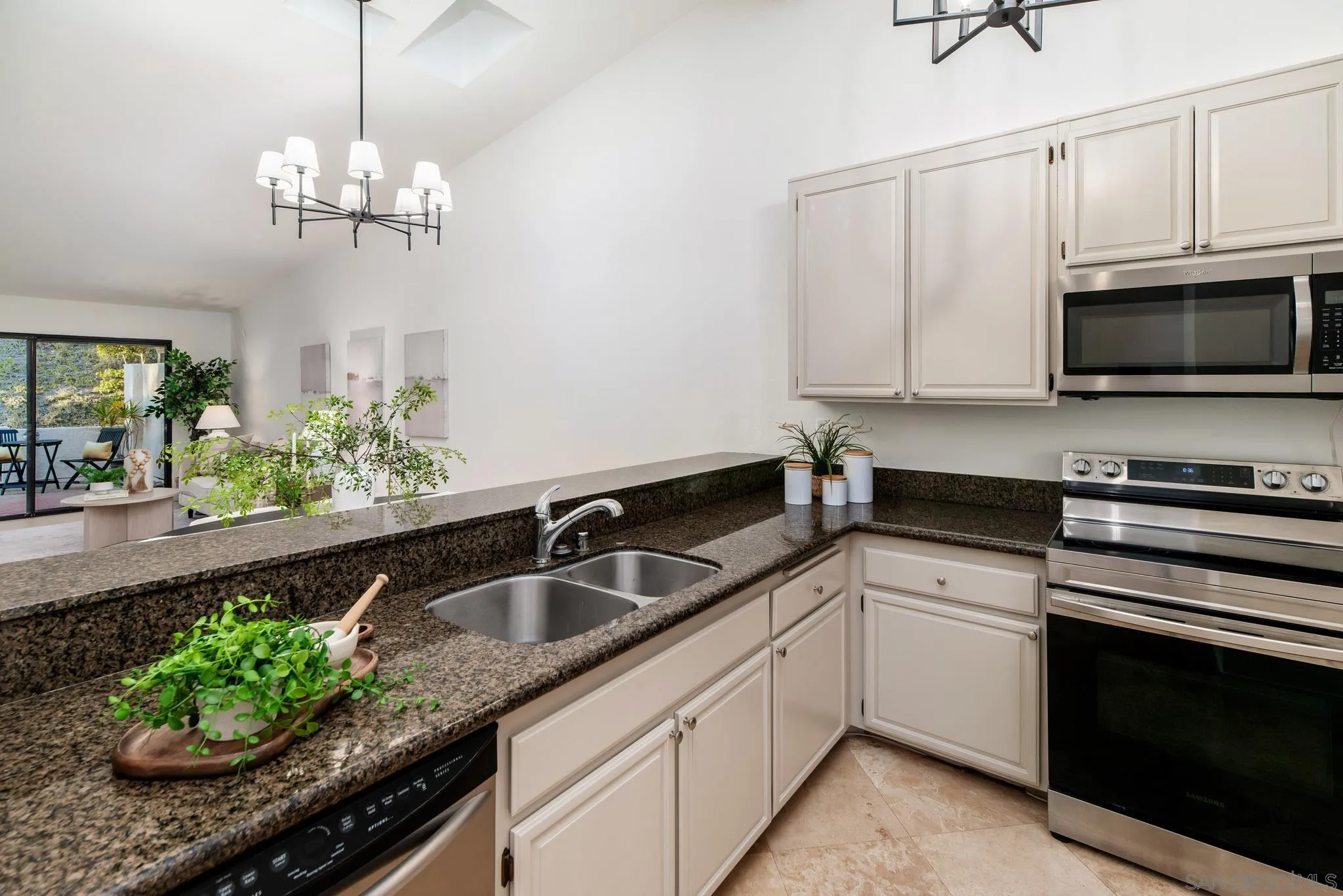 https://cdn.realtyfeed.com/cdn/127/260007182/88fe60491570e17fcb758bfd2e82a745.webp