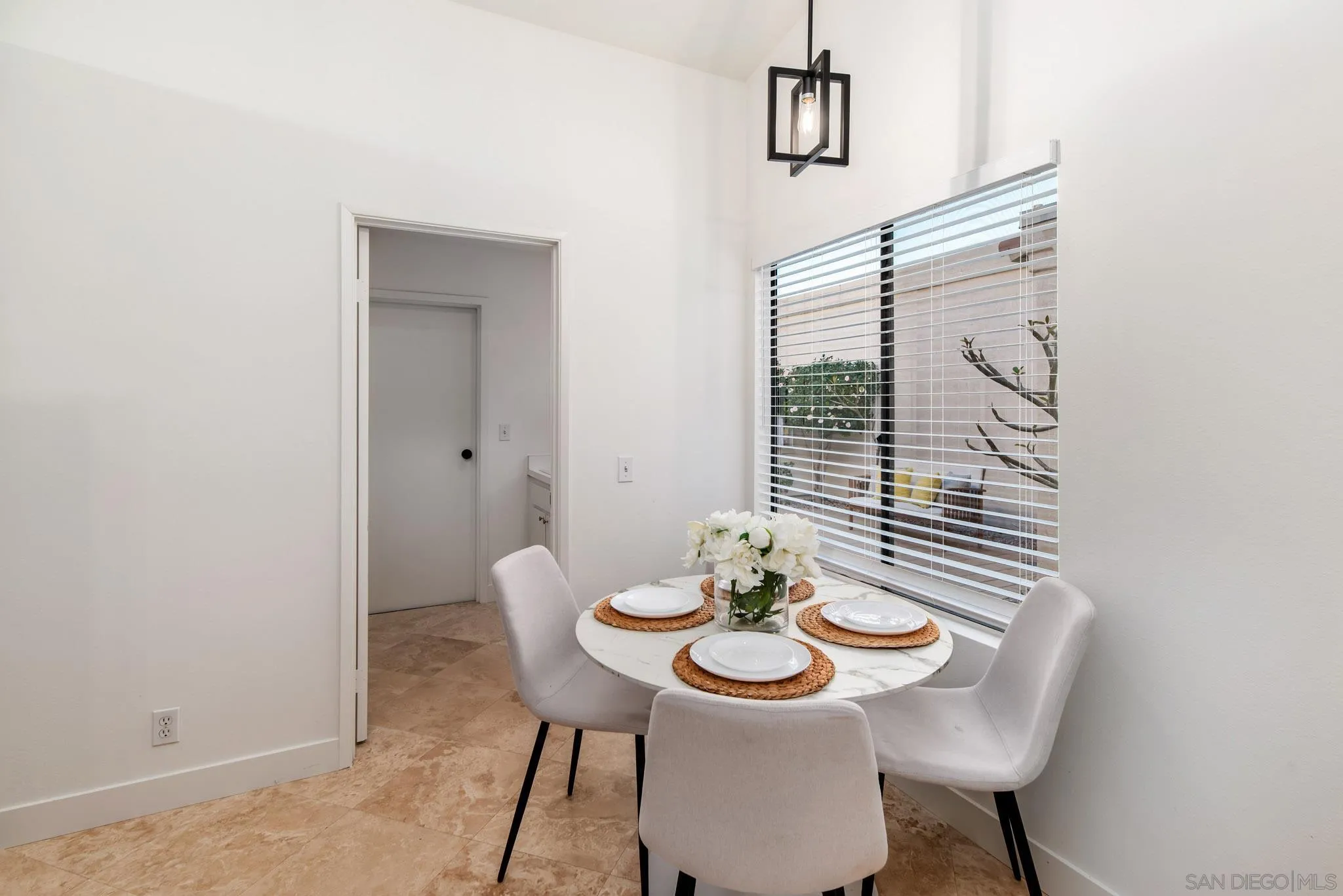 https://cdn.realtyfeed.com/cdn/127/260007182/92511d63783c2f4f4c0c611ceb3d6330.webp
