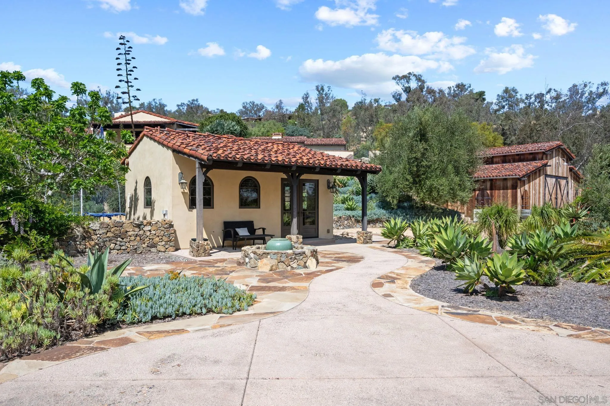 https://cdn.realtyfeed.com/cdn/127/260007194/846a450ab9cbc156092ceddd96902fff.webp