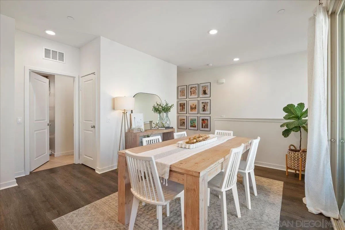 https://cdn.realtyfeed.com/cdn/127/260007200/61611274dba0627f7a43892ad6c4c065.webp