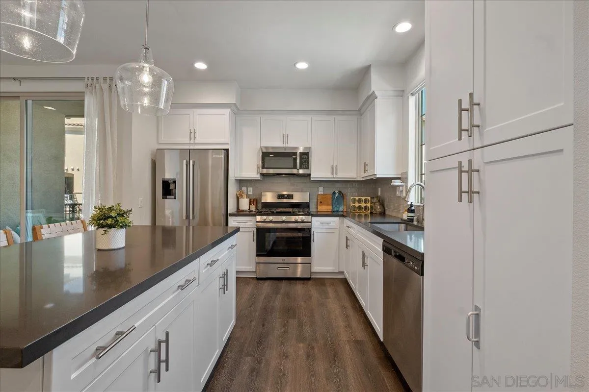 https://cdn.realtyfeed.com/cdn/127/260007200/77798547ecf3c4df0692f99da8622fe9.webp