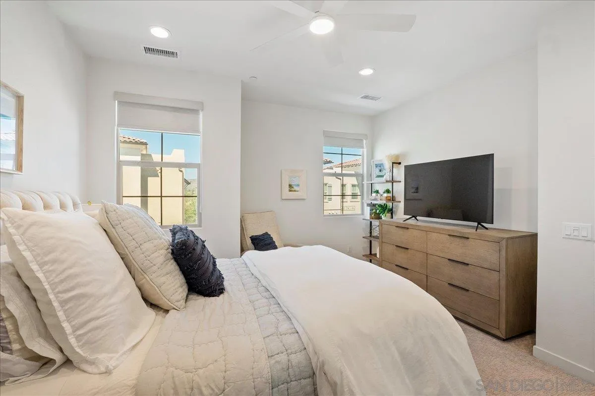 https://cdn.realtyfeed.com/cdn/127/260007200/95c70fbdbd4d411149bdce6e070092fb.webp
