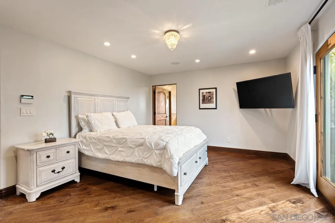 https://cdn.realtyfeed.com/cdn/127/260007201/11b8d857bc00f8b16e27e1e48369beb5.webp