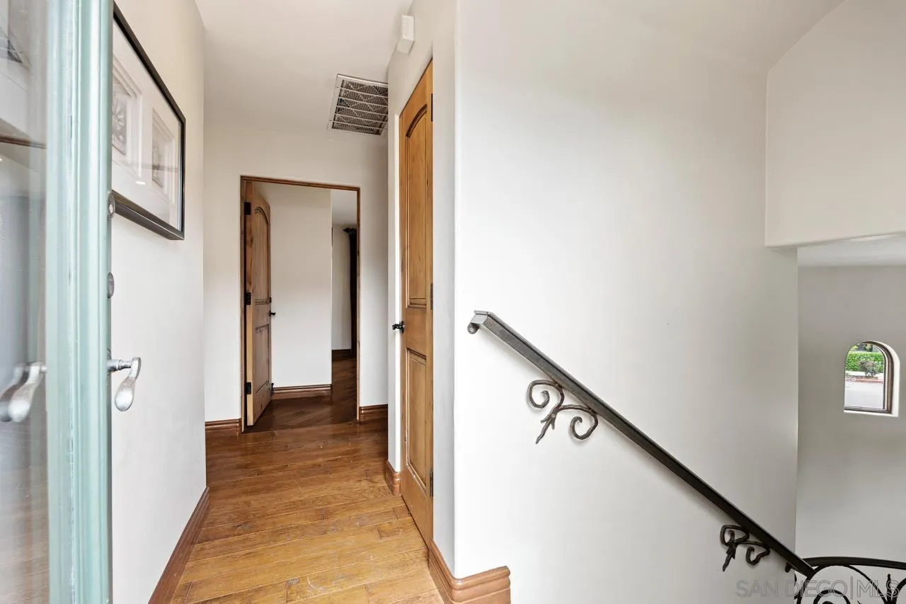 https://cdn.realtyfeed.com/cdn/127/260007201/72e33d02818c342460e639f3a659ccd8.webp