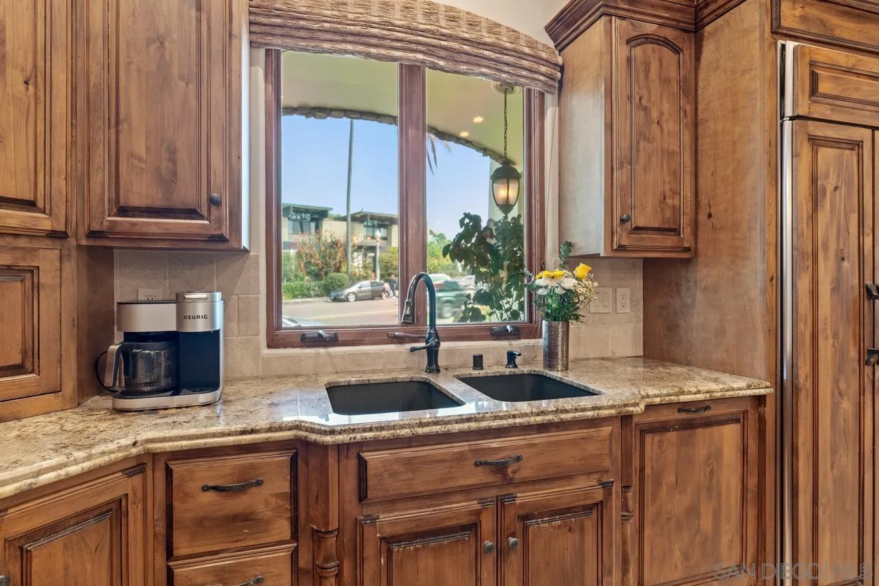 https://cdn.realtyfeed.com/cdn/127/260007201/7e1c477b0d664b3b53013b41aba8c243.webp