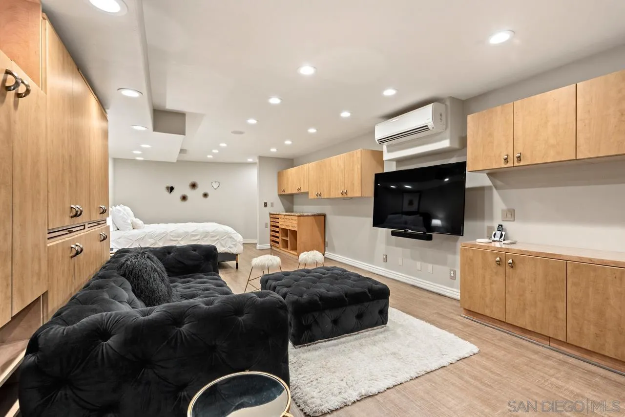https://cdn.realtyfeed.com/cdn/127/260007201/903dd79adb648ddc04f36127670f527a.webp