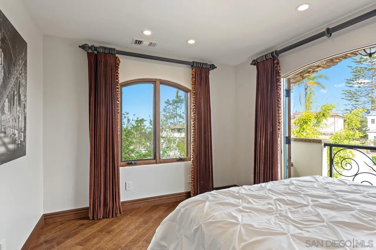 https://cdn.realtyfeed.com/cdn/127/260007201/d21c2d23da3b40daa174278248651ca3.webp